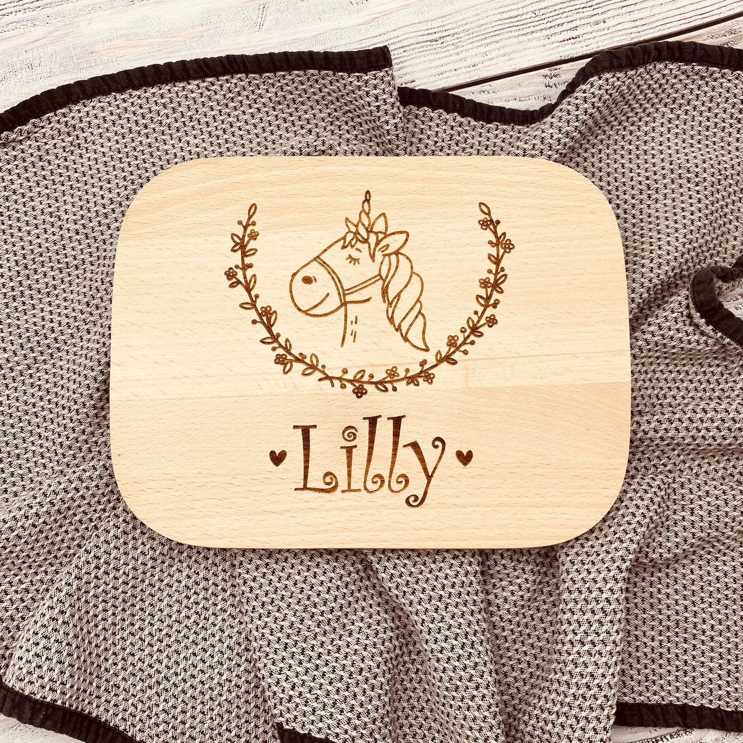 personalisiertes Schneidebrett | individuelles Geschenk zum Geburtstag oder Weihnachten | Frühstücksbrett aus Holz mit Gravur