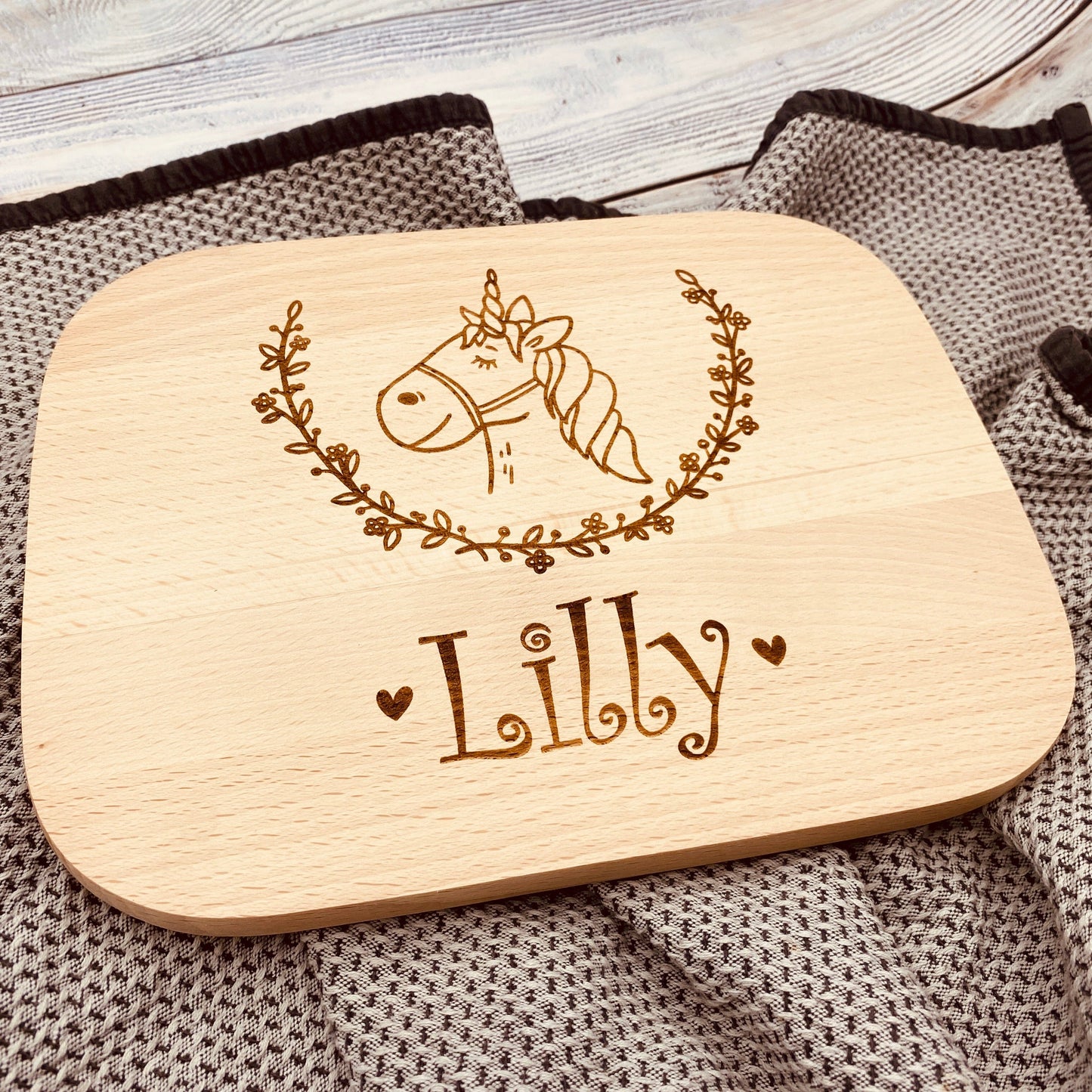 personalisiertes Schneidebrett | individuelles Geschenk zum Geburtstag oder Weihnachten | Frühstücksbrett aus Holz mit Gravur