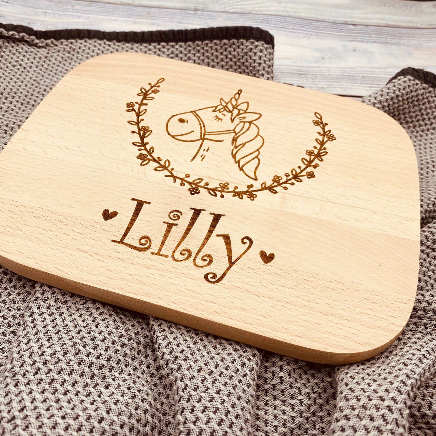 personalisiertes Schneidebrett | individuelles Geschenk zum Geburtstag oder Weihnachten | Frühstücksbrett aus Holz mit Gravur