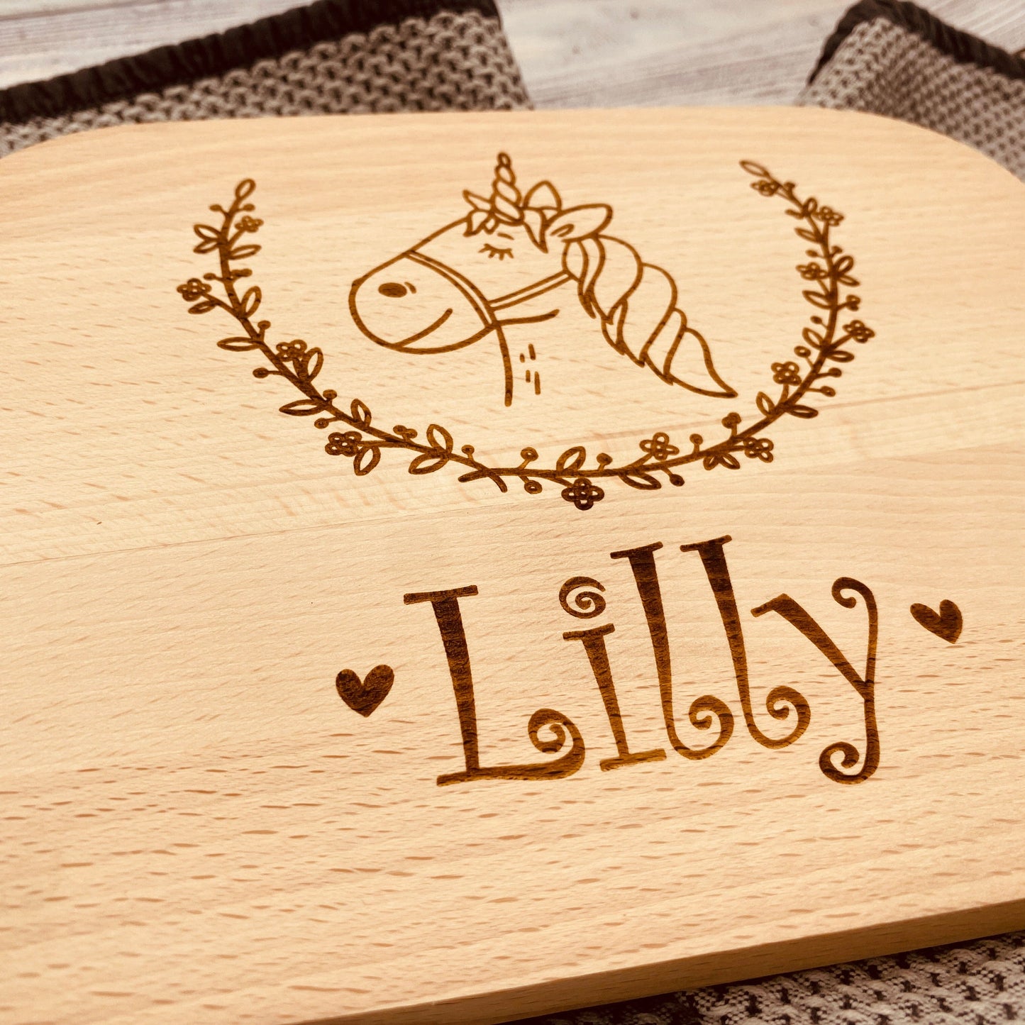personalisiertes Schneidebrett | individuelles Geschenk zum Geburtstag oder Weihnachten | Frühstücksbrett aus Holz mit Gravur