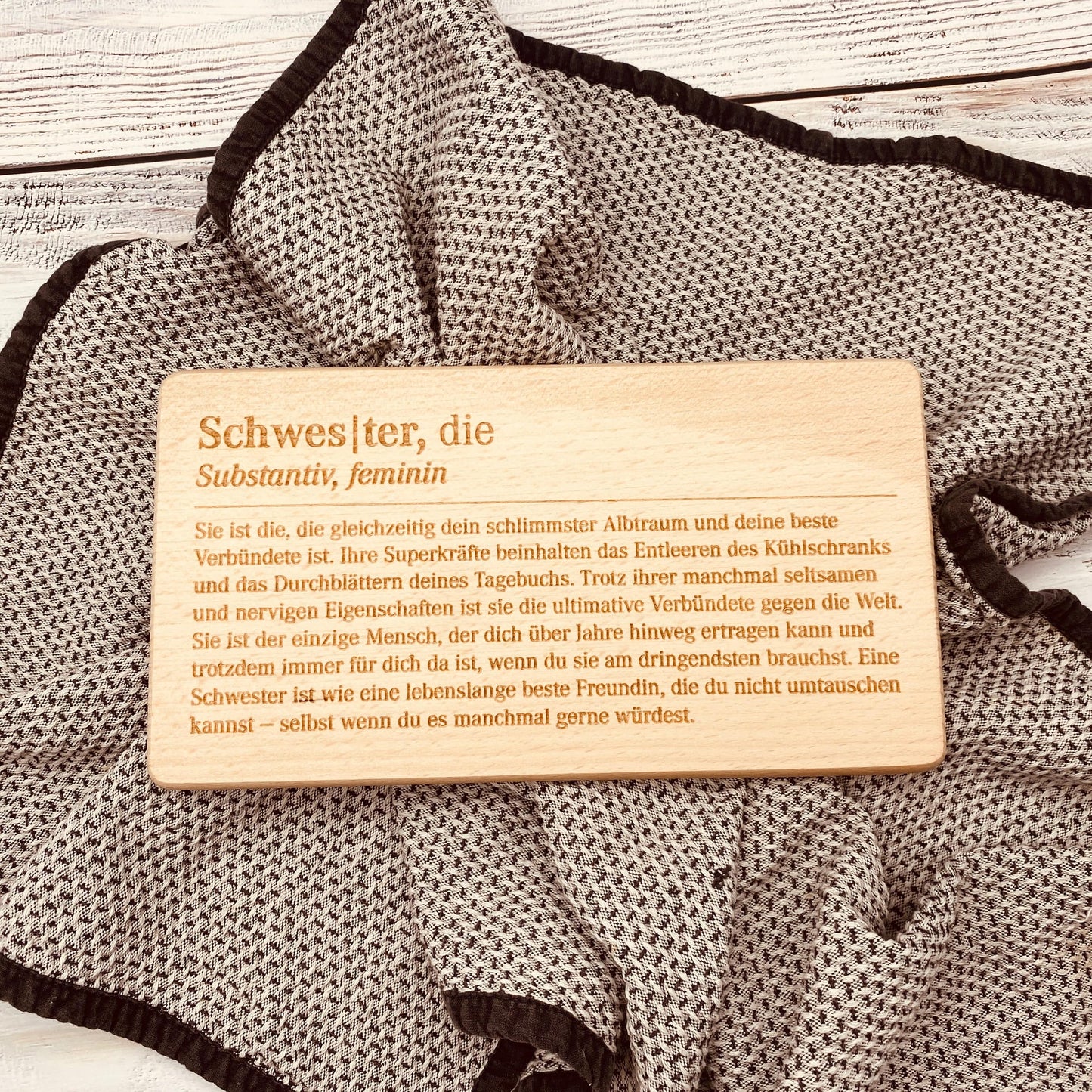 Schneidebrett Schwester | individuelles Geschenk zum Geburtstag oder Weihnachten | Frühstücksbrett aus Holz mit Gravur