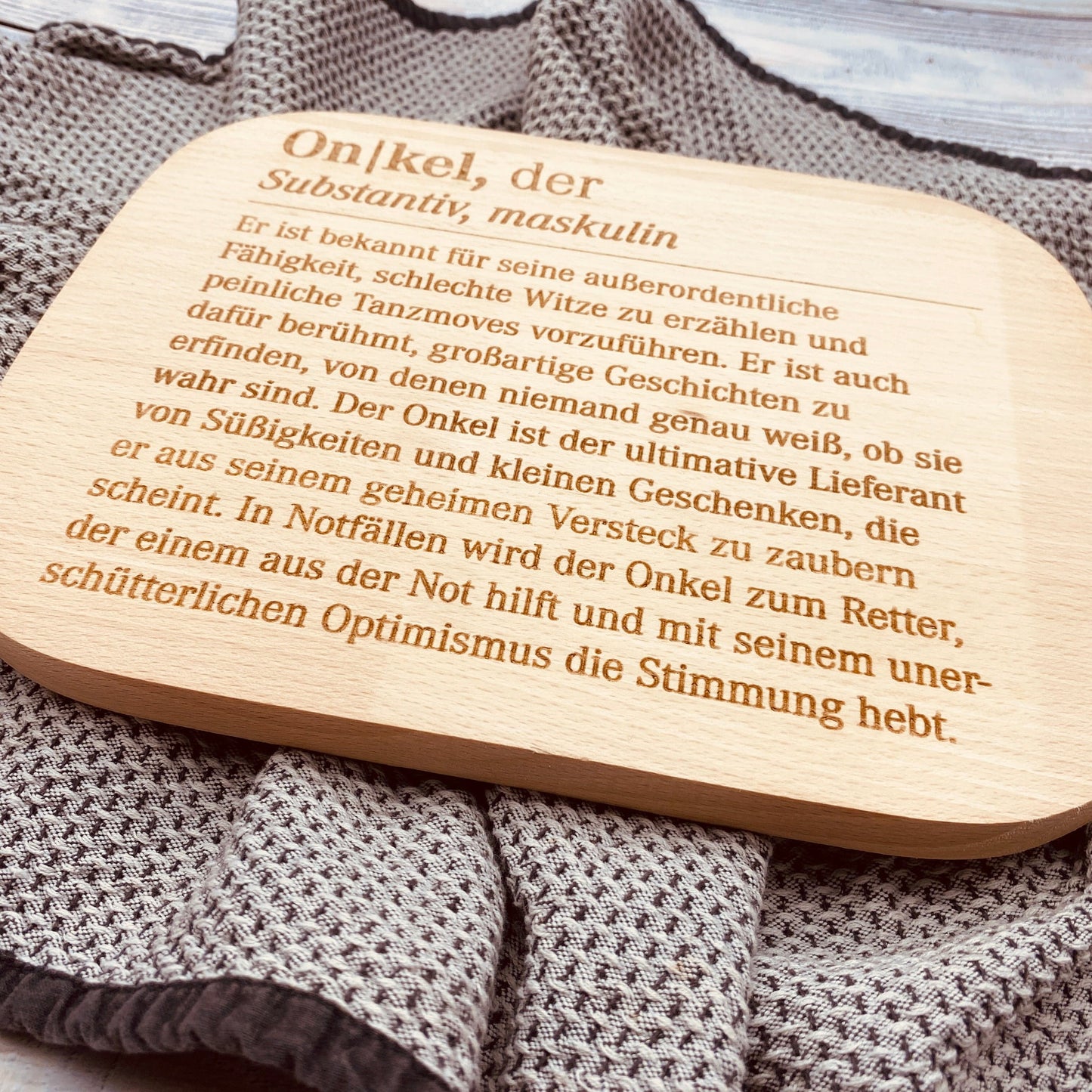 Schneidebrett Onkel | individuelles Geschenk zum Geburtstag oder Weihnachten | Frühstücksbrett aus Holz mit Gravur