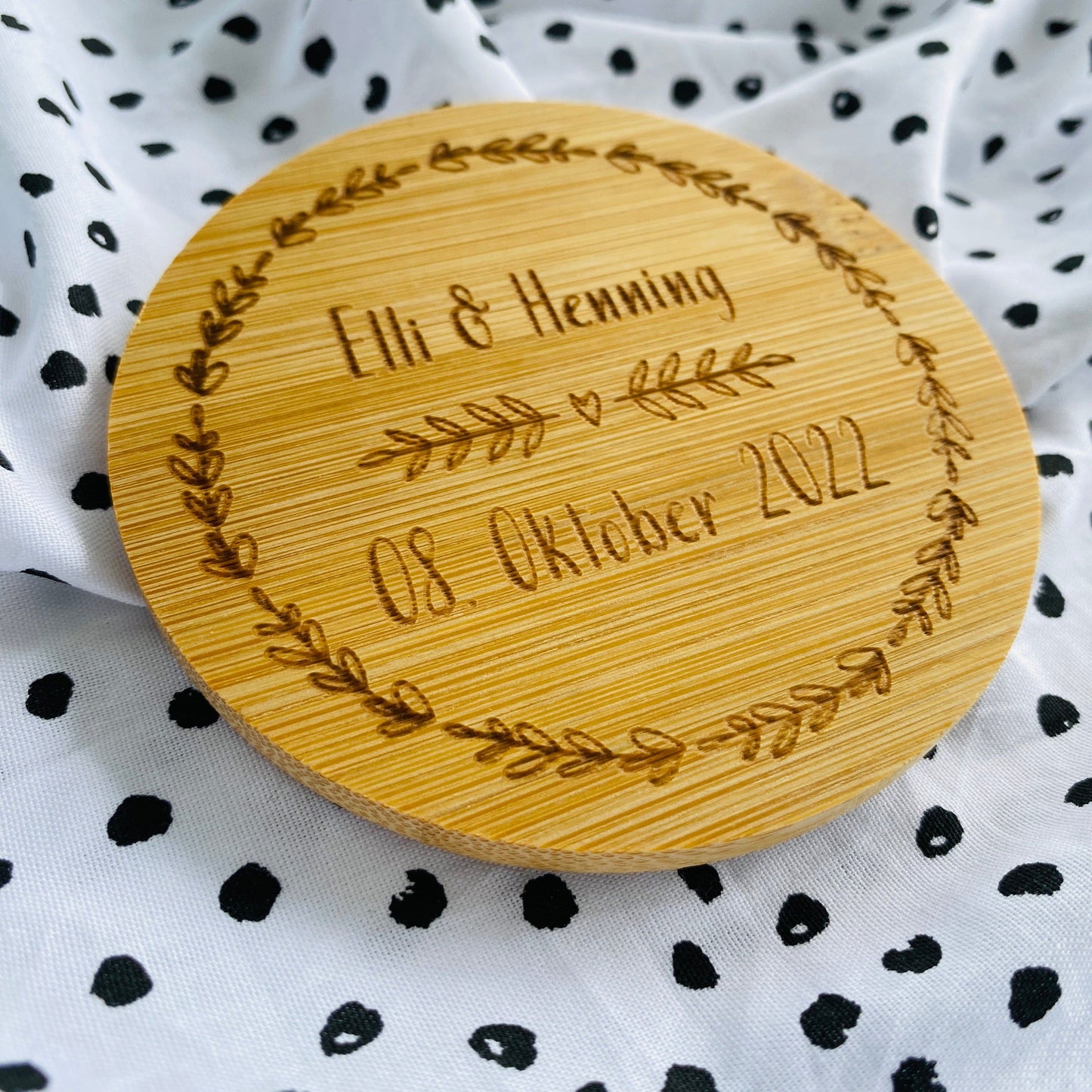 personalisierter Untersetzer aus Bambus | individuelles Geschenk zur Hochzeit oder zum Geburtstag | Untersetzer für Unternehmen