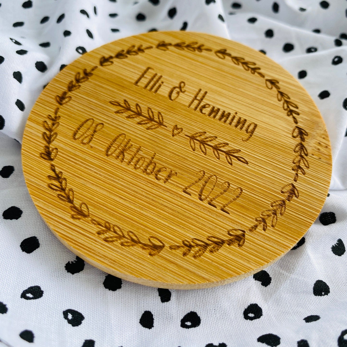 personalisierter Untersetzer aus Bambus | individuelles Geschenk zur Hochzeit oder zum Geburtstag | Untersetzer für Unternehmen