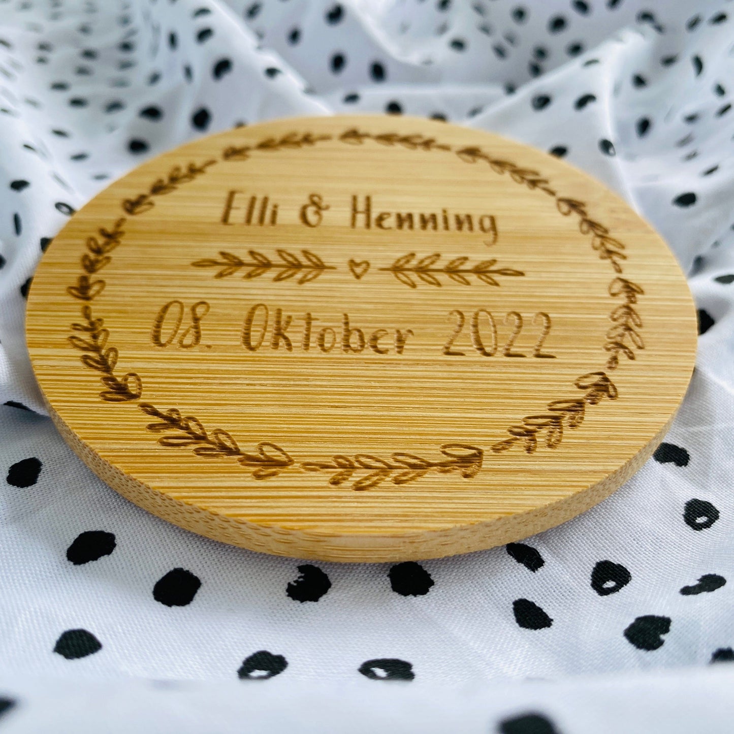 personalisierter Untersetzer aus Bambus | individuelles Geschenk zur Hochzeit oder zum Geburtstag | Untersetzer für Unternehmen