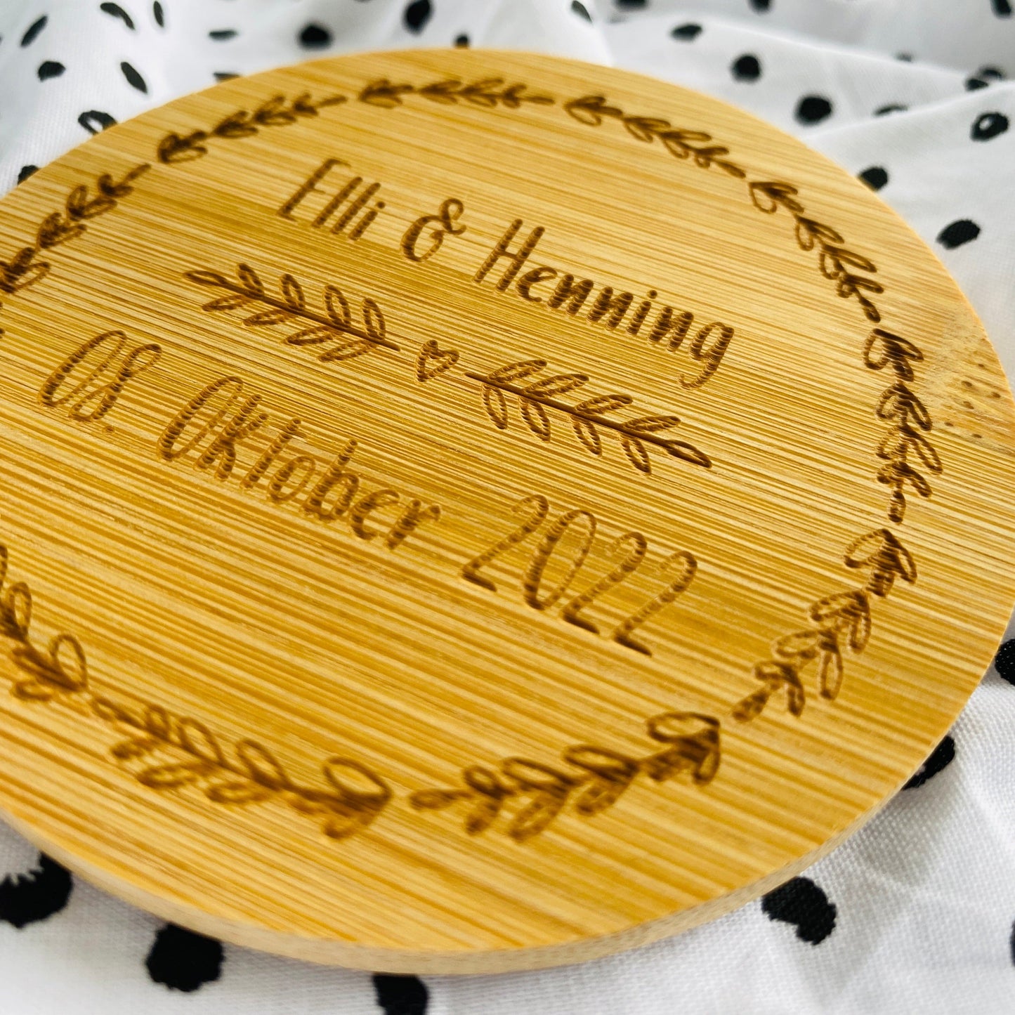 personalisierter Untersetzer aus Bambus | individuelles Geschenk zur Hochzeit oder zum Geburtstag | Untersetzer für Unternehmen