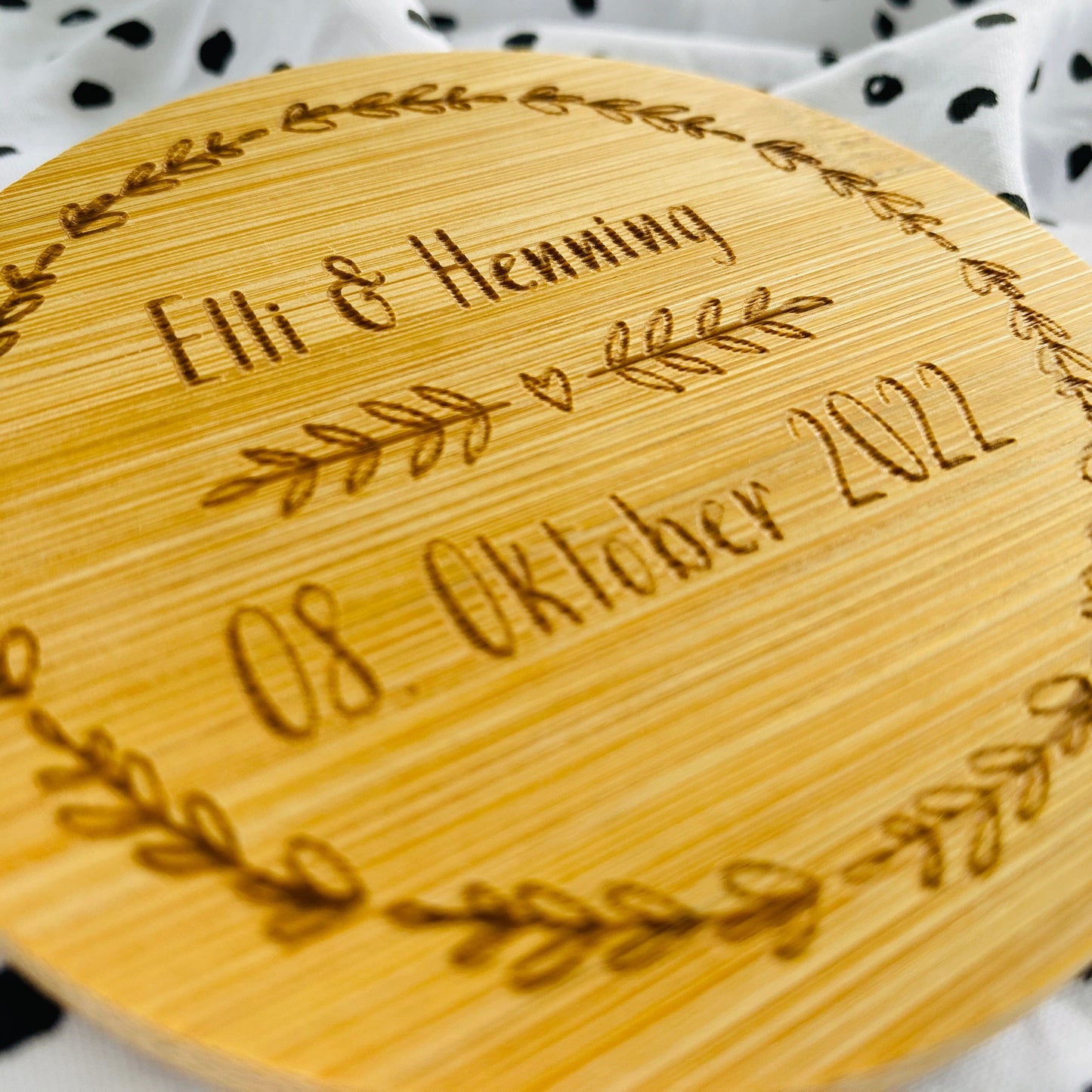 personalisierter Untersetzer aus Bambus | individuelles Geschenk zur Hochzeit oder zum Geburtstag | Untersetzer für Unternehmen