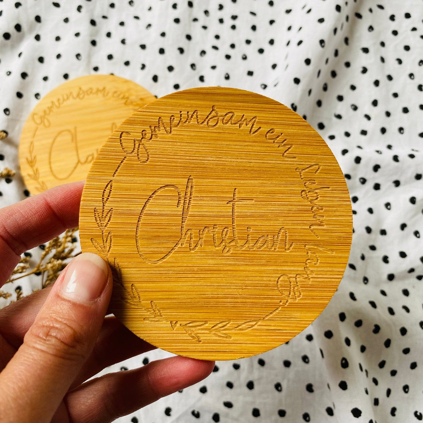 personalisierter Untersetzer aus Bambus | individuelles Geschenk zur Hochzeit oder zum Geburtstag | Untersetzer für Unternehmen
