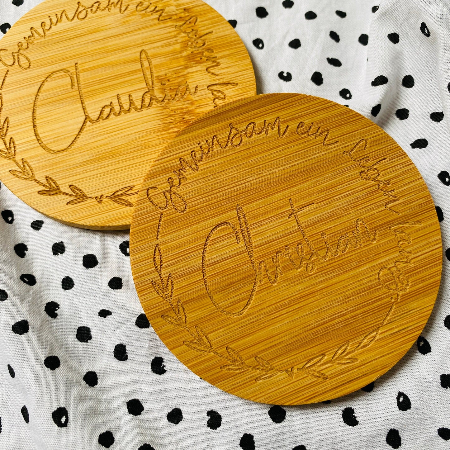 personalisierter Untersetzer aus Bambus | individuelles Geschenk zur Hochzeit oder zum Geburtstag | Untersetzer für Unternehmen