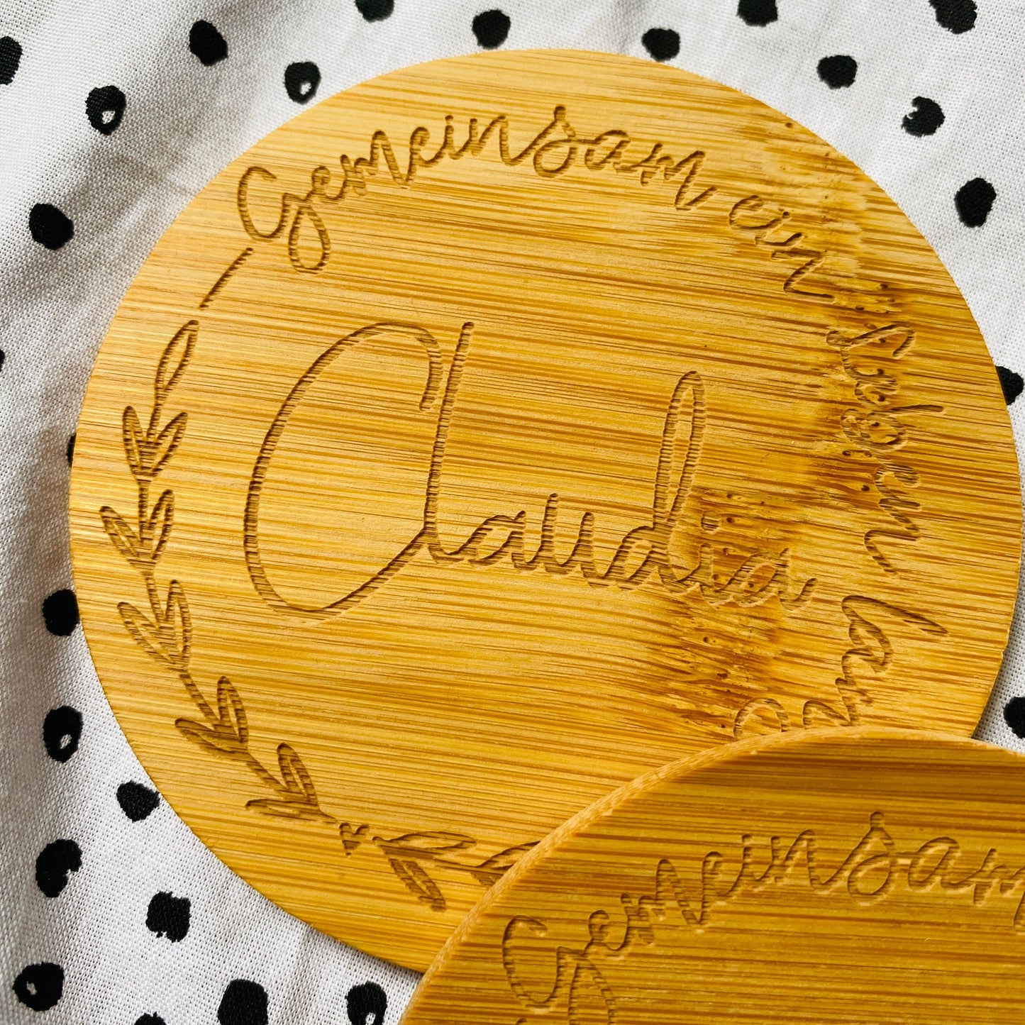 personalisierter Untersetzer aus Bambus | individuelles Geschenk zur Hochzeit oder zum Geburtstag | Untersetzer für Unternehmen