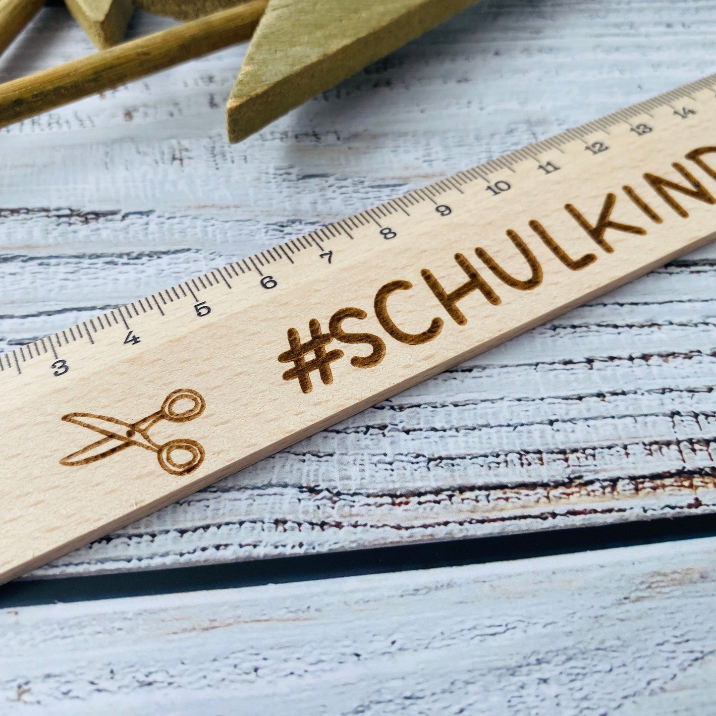 individuelles Lineal aus Holz | Geschenk zur Einschulung oder für die Schultüte | Schulkind | Messlatte 20cm | personalisiert mit Namen