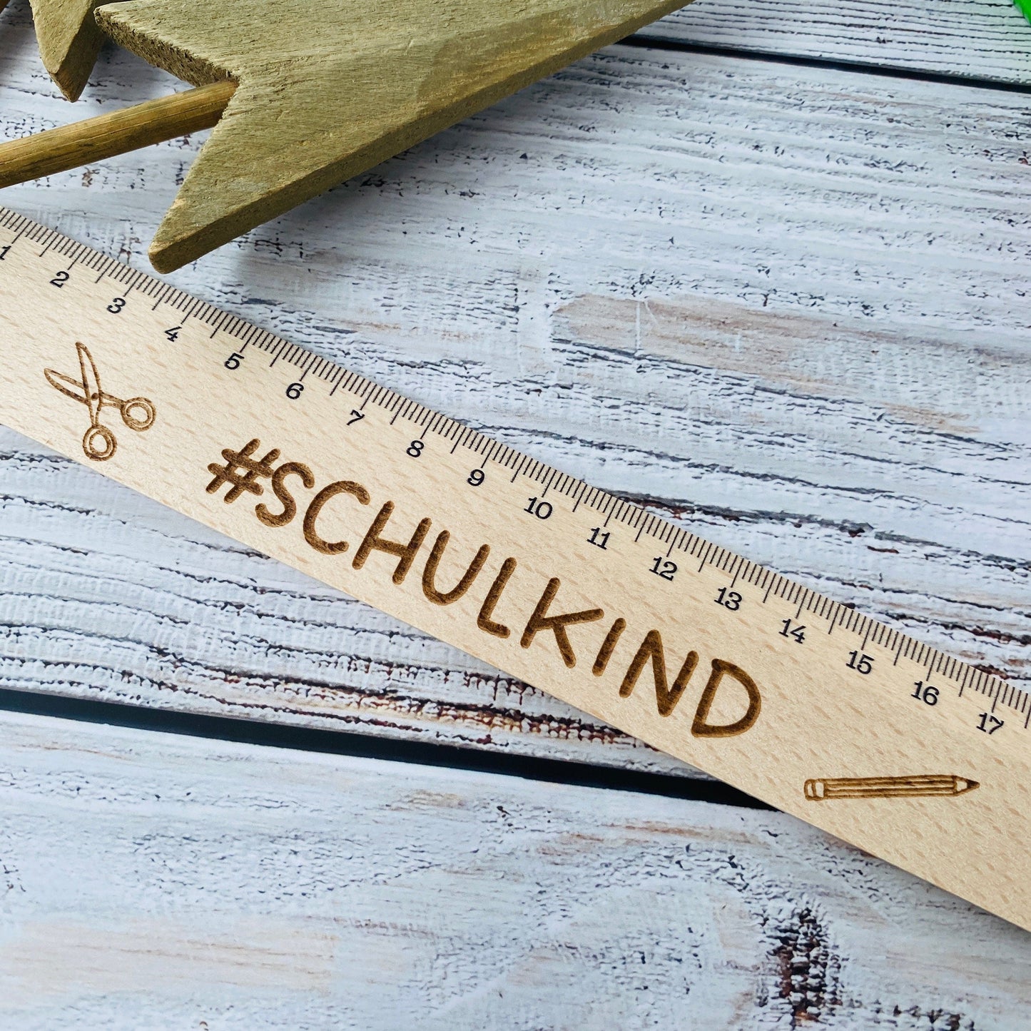 individuelles Lineal aus Holz | Geschenk zur Einschulung oder für die Schultüte | Schulkind | Messlatte 20cm | personalisiert mit Namen