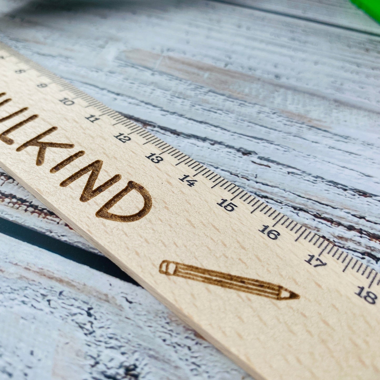 individuelles Lineal aus Holz | Geschenk zur Einschulung oder für die Schultüte | Schulkind | Messlatte 20cm | personalisiert mit Namen