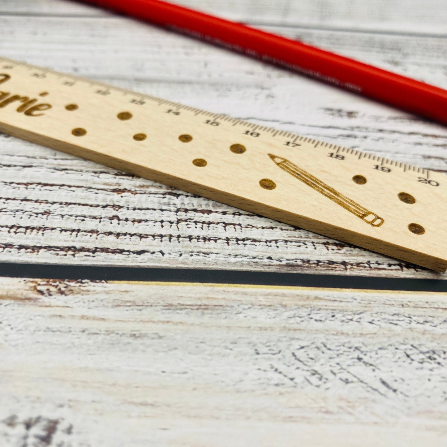 personalisiertes Lineal aus Holz | Geschenk zur Einschulung oder für die Schultüte | Schulkind | Messlatte 20cm | personalisiert mit Namen