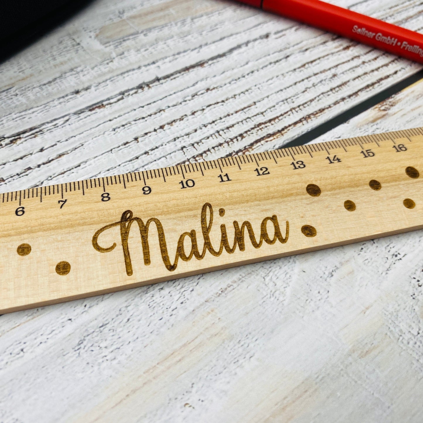 personalisertes Lineal aus Holz | Geschenk zur Einschulung oder für die Schultüte | Schulkind | Messlatte 20cm | personalisiert mit Namen