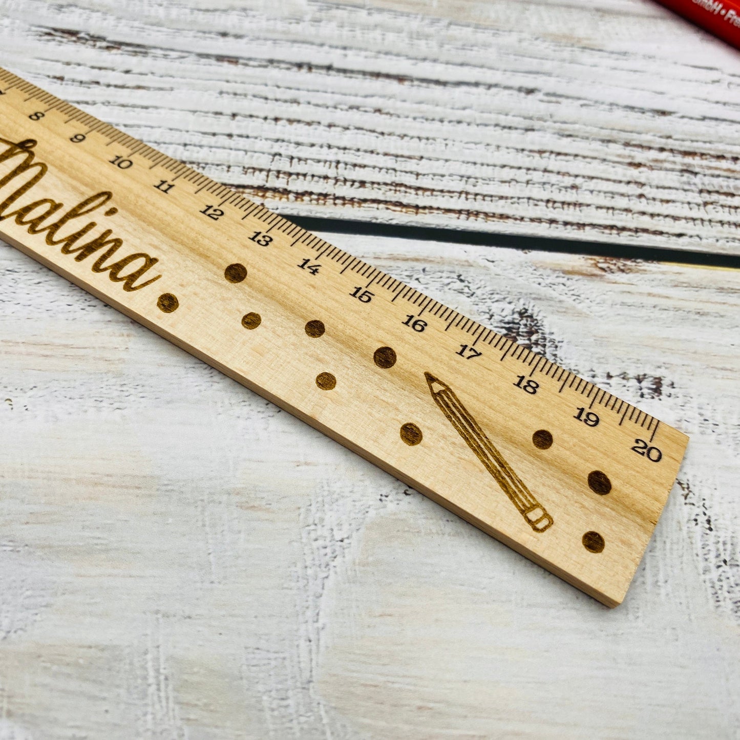personalisertes Lineal aus Holz | Geschenk zur Einschulung oder für die Schultüte | Schulkind | Messlatte 20cm | personalisiert mit Namen