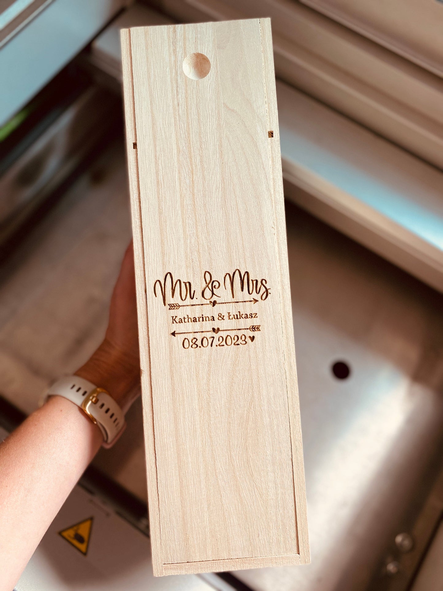 Personalisierte Weinbox mit Gravur – Hochzeitsgeschenk aus Holz in edler Optik