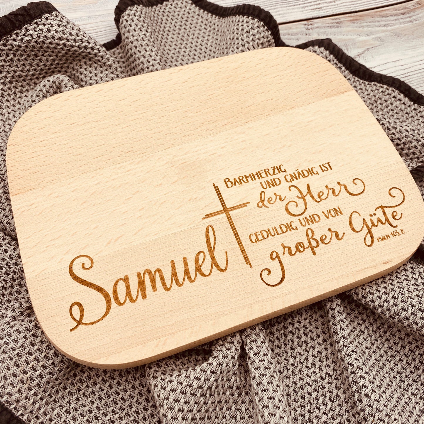 Personalisiertes Schneidebrett zur Konfirmation oder Taufe | Kinderschneidebrett mit Gravur | individuelles Konfirmations- oder Taufgeschenk