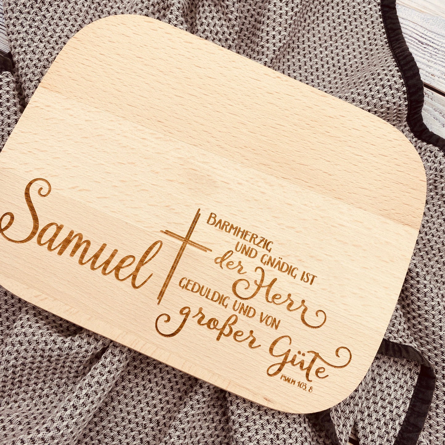 Personalisiertes Schneidebrett zur Konfirmation oder Taufe | Kinderschneidebrett mit Gravur | individuelles Konfirmations- oder Taufgeschenk