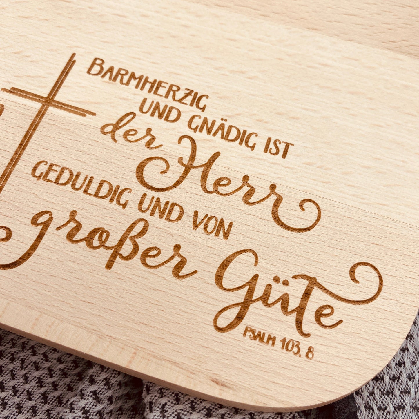 Personalisiertes Schneidebrett zur Konfirmation oder Taufe | Kinderschneidebrett mit Gravur | individuelles Konfirmations- oder Taufgeschenk