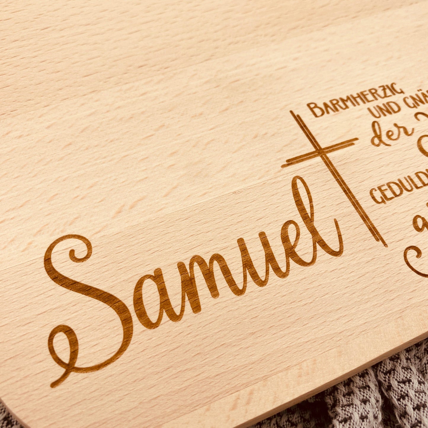 Personalisiertes Schneidebrett zur Konfirmation oder Taufe | Kinderschneidebrett mit Gravur | individuelles Konfirmations- oder Taufgeschenk