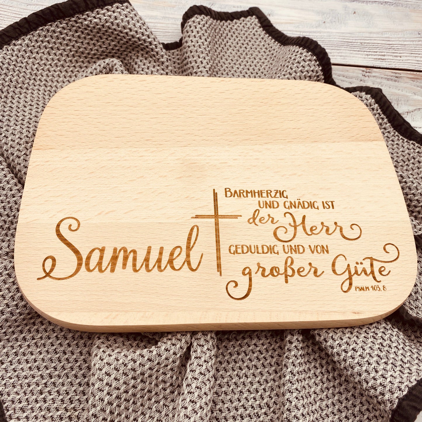 Personalisiertes Schneidebrett zur Konfirmation oder Taufe | Kinderschneidebrett mit Gravur | individuelles Konfirmations- oder Taufgeschenk