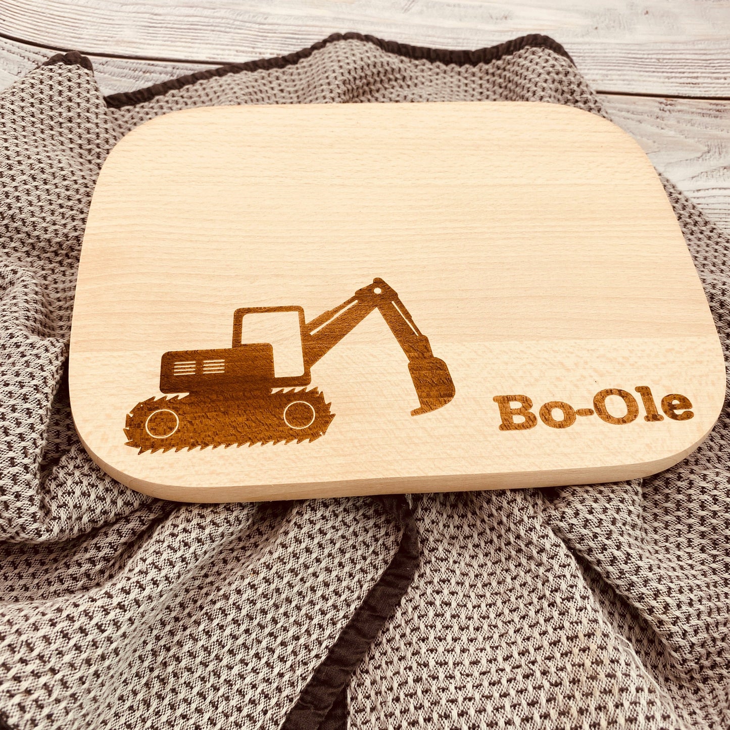 Kinderschneidebrett mit Gravur | personalisiertes Schnedebrett für Kinder | Geschenk zum Kindergeburtstag | Kinderbrettchen mit Namen