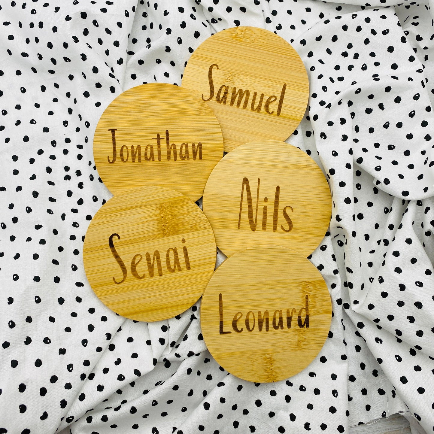 personalisierter Untersetzer aus Bambus | individuelles Geschenk zur Hochzeit oder zum Geburtstag | Untersetzer für Unternehmen