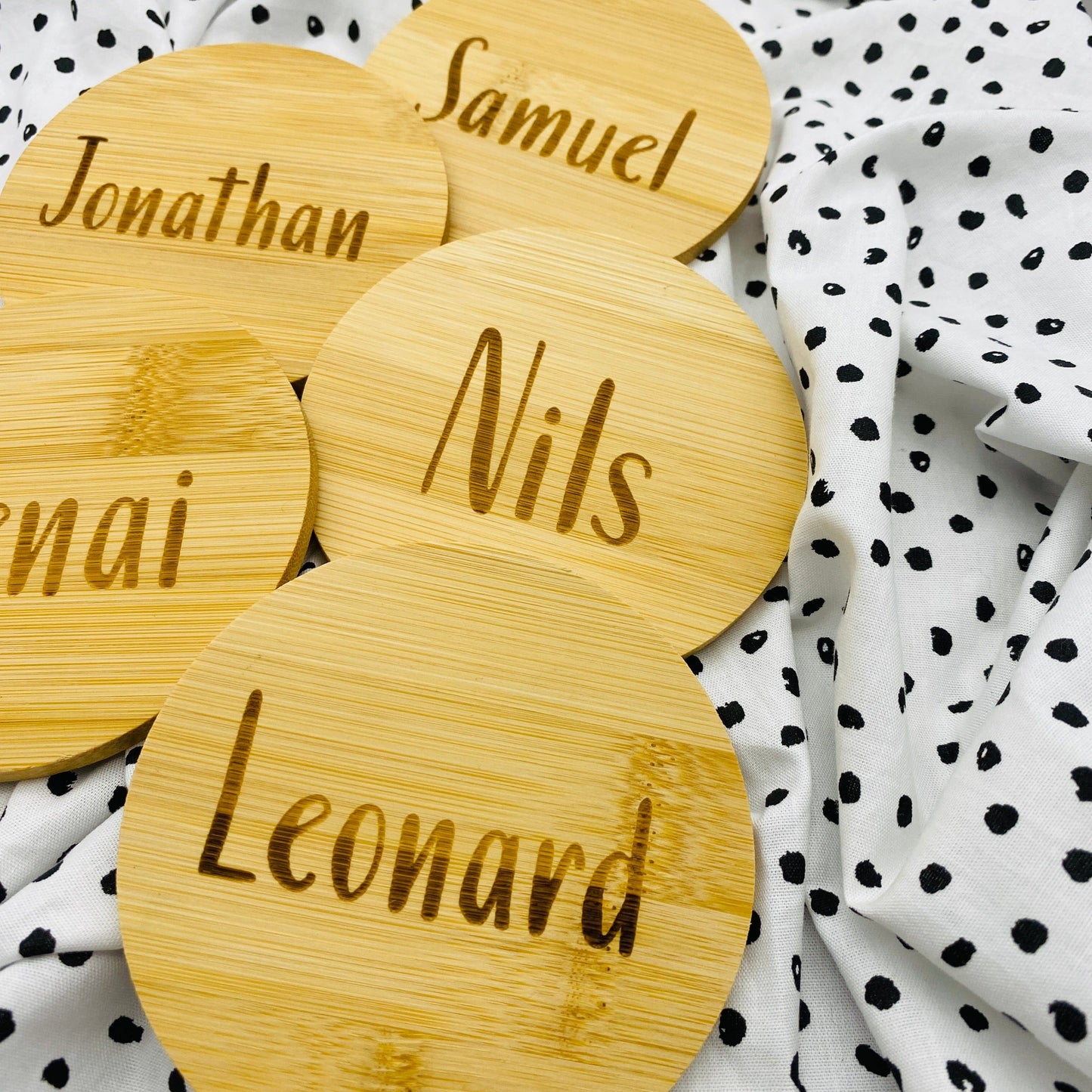 personalisierter Untersetzer aus Bambus | individuelles Geschenk zur Hochzeit oder zum Geburtstag | Untersetzer für Unternehmen