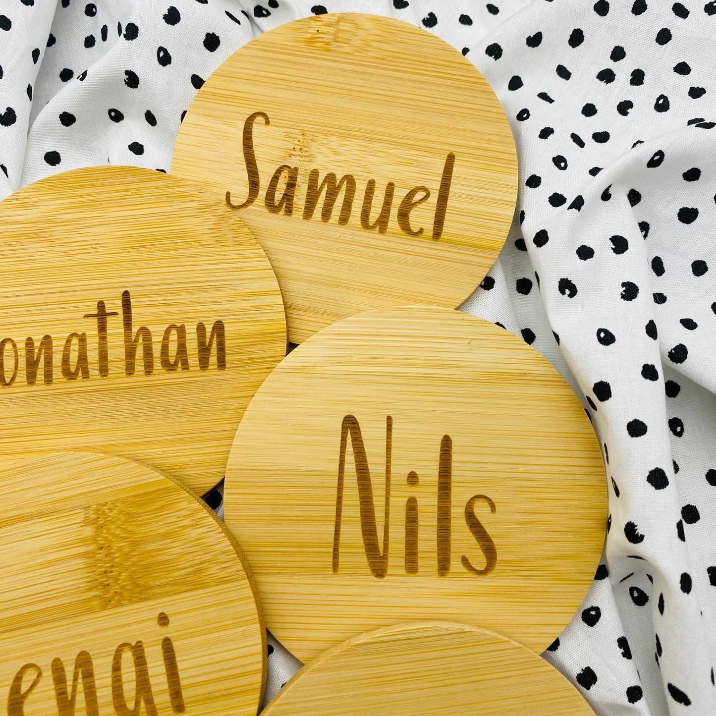 personalisierter Untersetzer aus Bambus | individuelles Geschenk zur Hochzeit oder zum Geburtstag | Untersetzer für Unternehmen