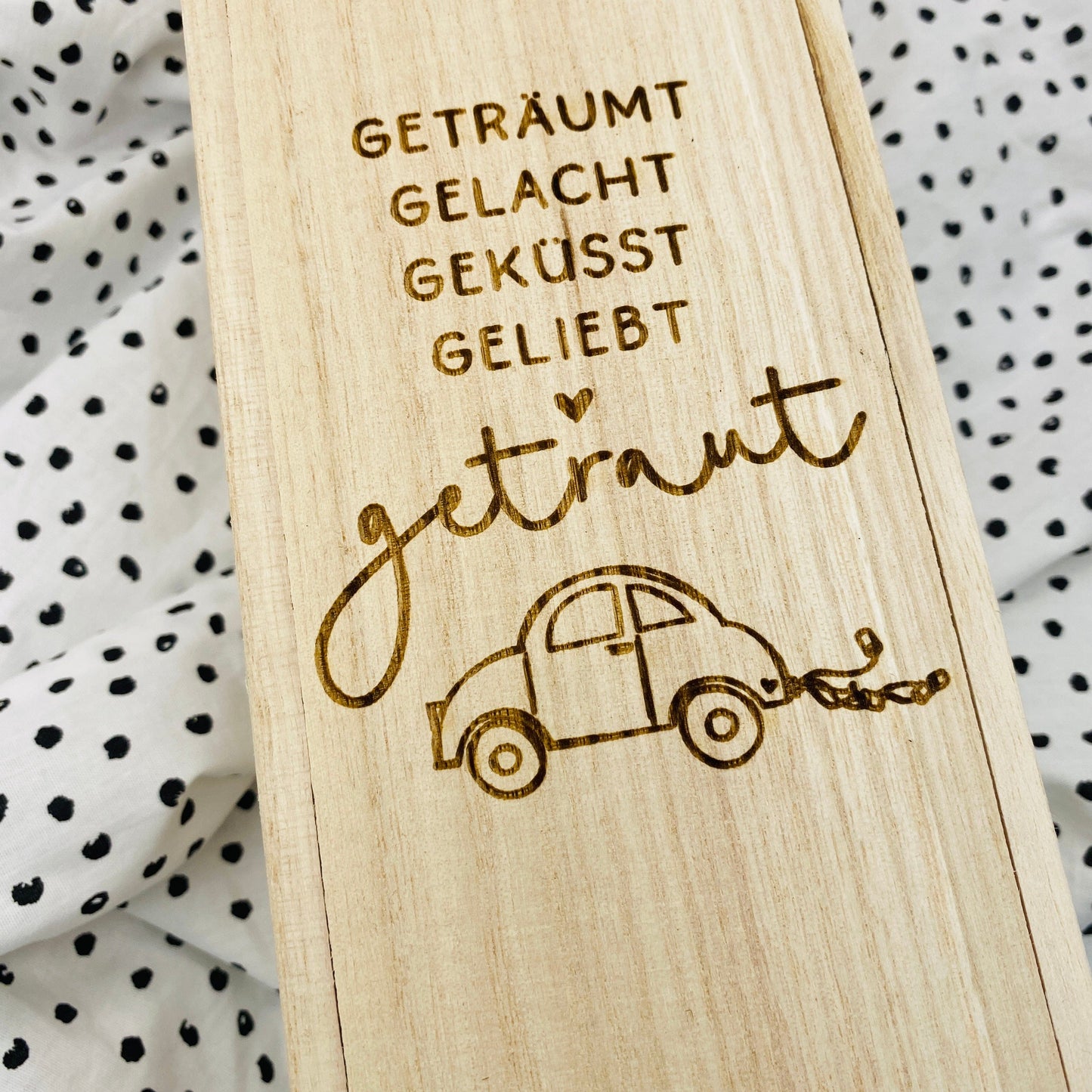 Weinbox mit Gravur | Weinkiste Geschenk individuell gestalten | Weinbox als Hochzeitsgeschenk | Weinpräsent Holzoptik