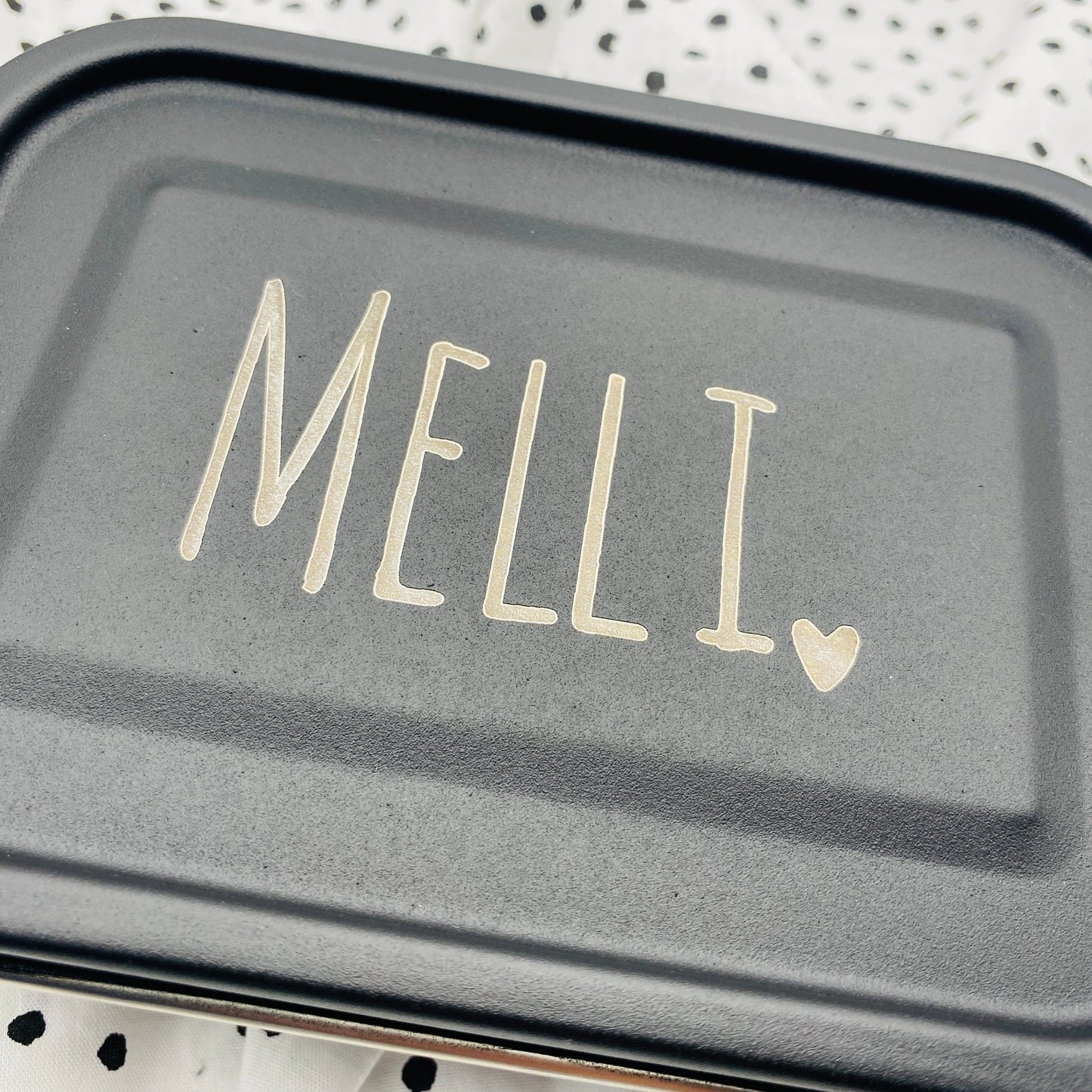 personalisierte Brotdose in schwarz | Einschulungsgeschenk mit Namen | Geschenk für den Kindergarten oder die Krippe | Brotbox mit Gravur