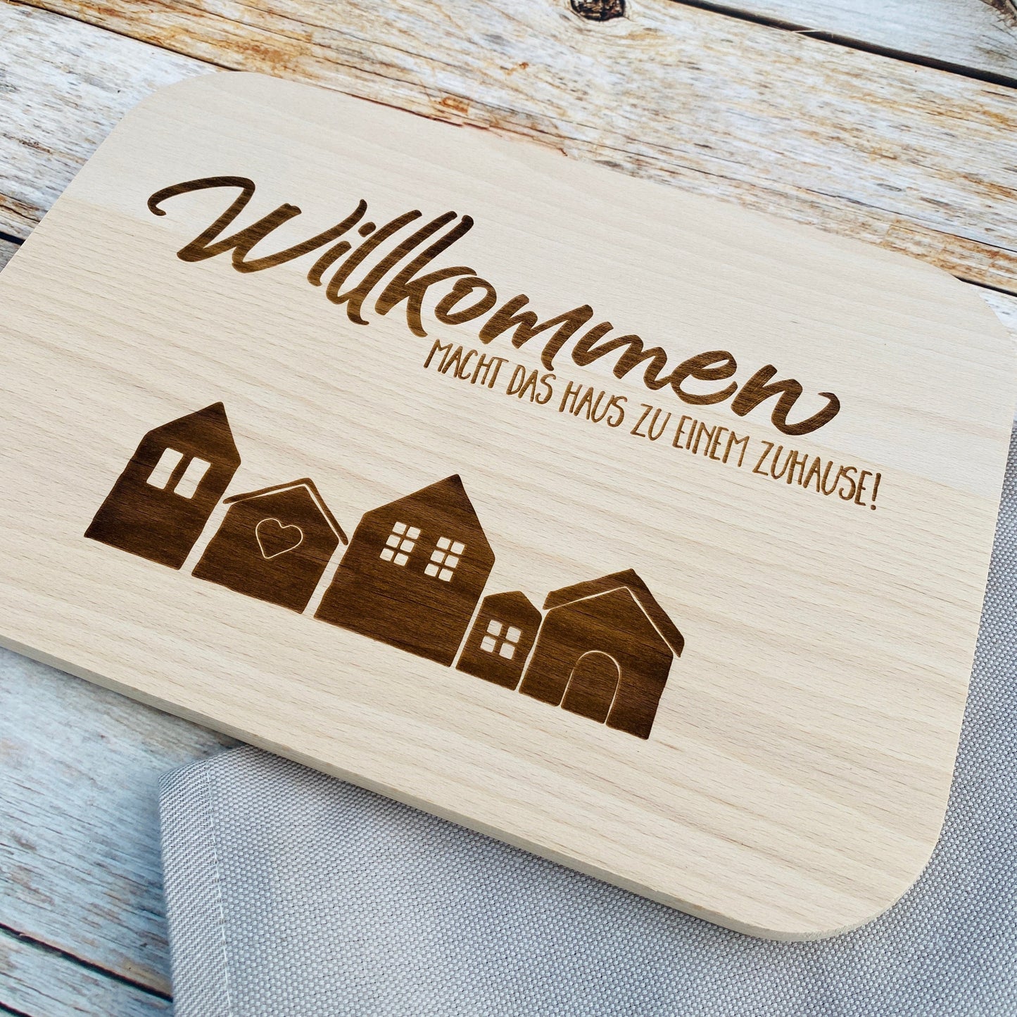 Küchenschneidebrett als Geschenk zum Einzug | Frühstücksbrett mit Gravur | Holzbrett als Accessoire | Brotzeitbrett aus Holz