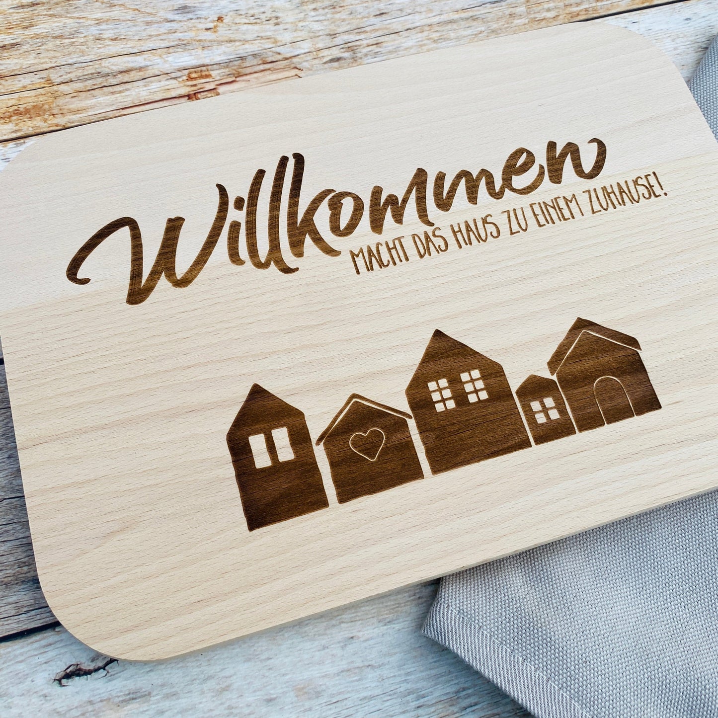Küchenschneidebrett als Geschenk zum Einzug | Frühstücksbrett mit Gravur | Holzbrett als Accessoire | Brotzeitbrett aus Holz