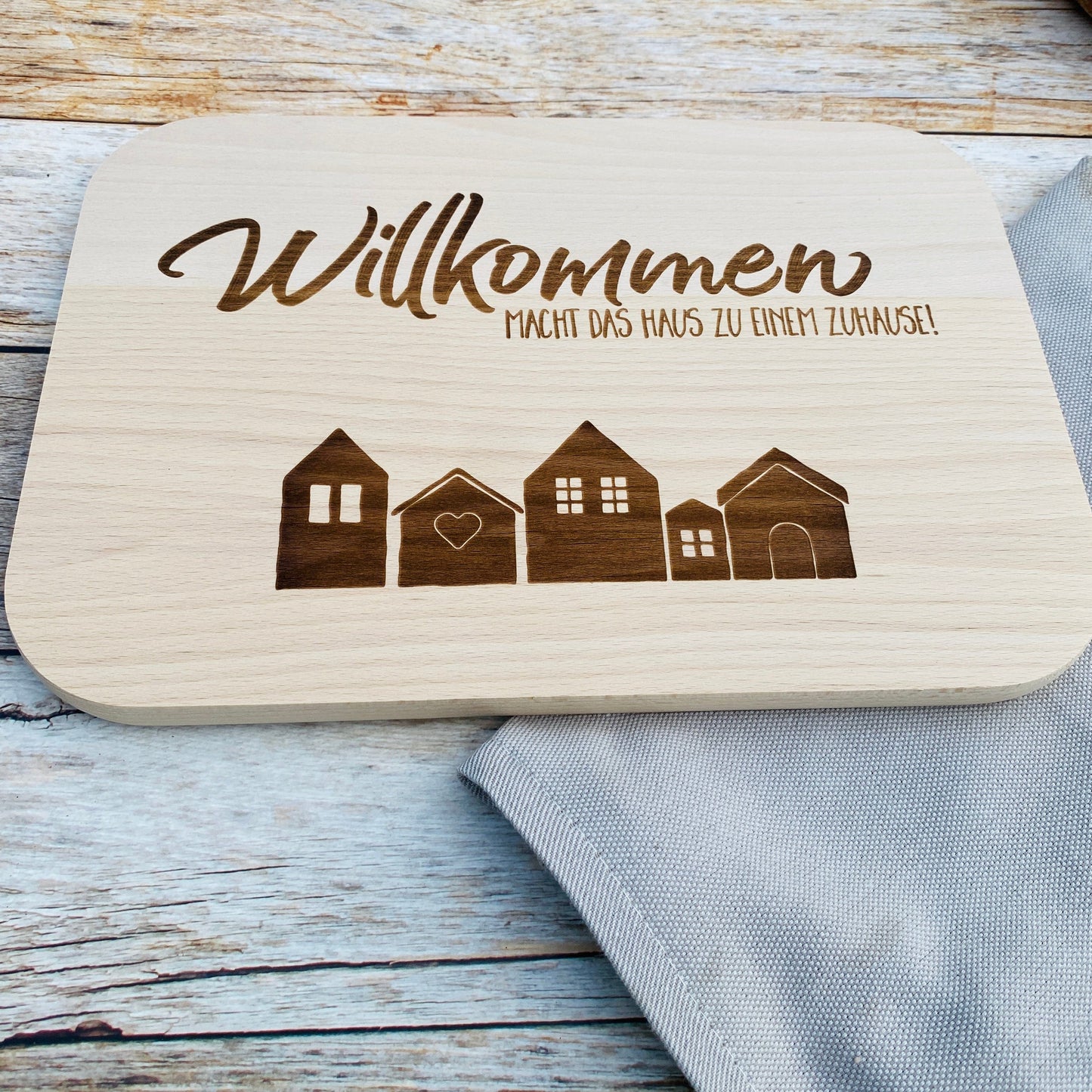 Küchenschneidebrett als Geschenk zum Einzug | Frühstücksbrett mit Gravur | Holzbrett als Accessoire | Brotzeitbrett aus Holz