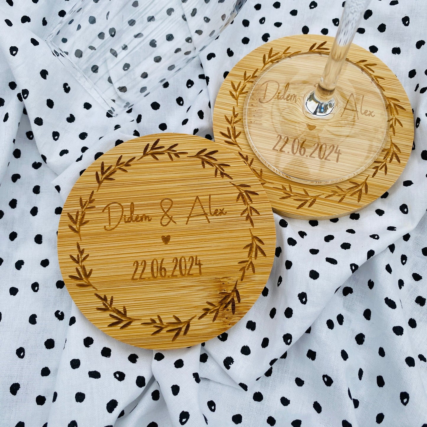 personalisierter Untersetzer aus Bambus | individuelles Geschenk zur Hochzeit oder zum Geburtstag | Untersetzer für Unternehmen