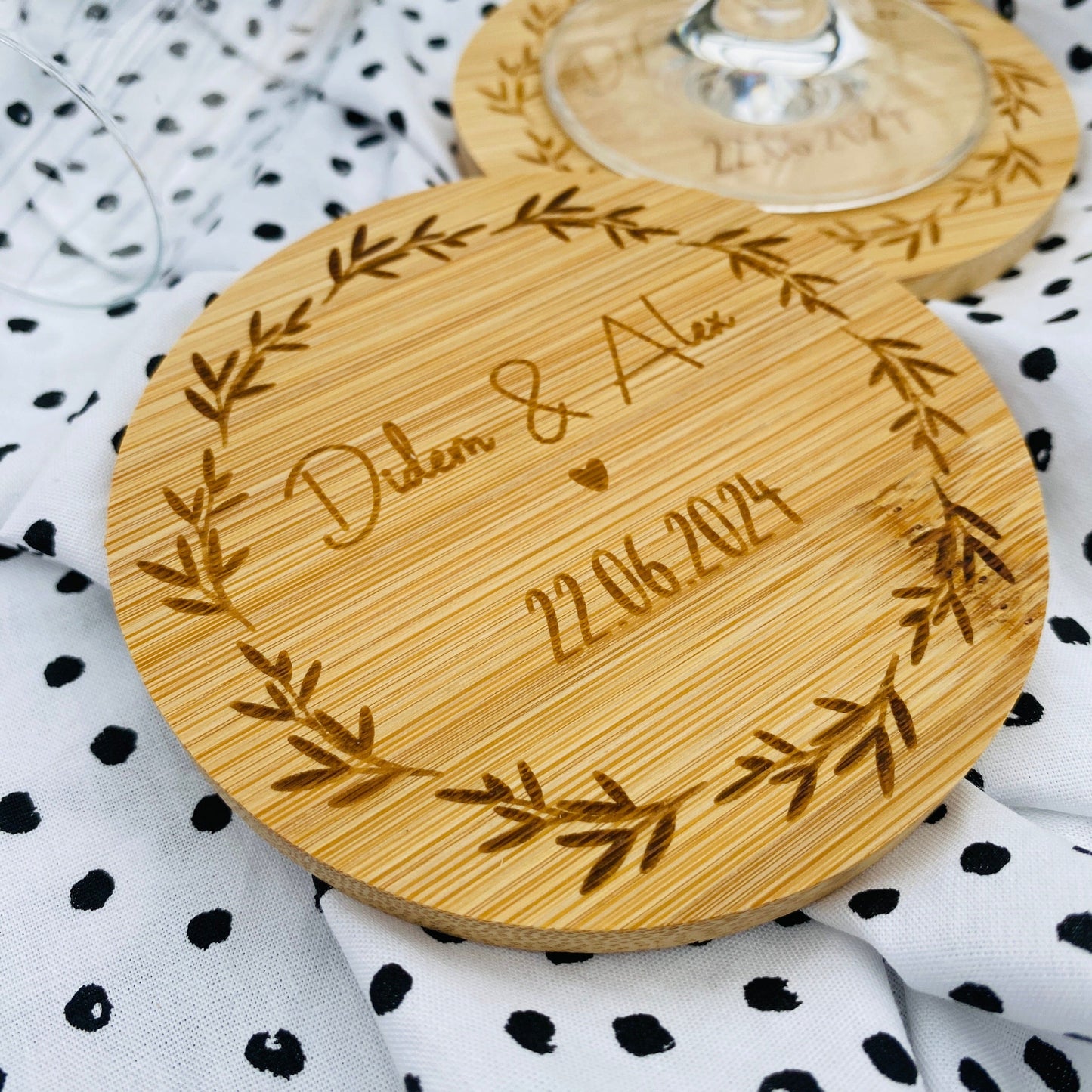 personalisierter Untersetzer aus Bambus | individuelles Geschenk zur Hochzeit oder zum Geburtstag | Untersetzer für Unternehmen