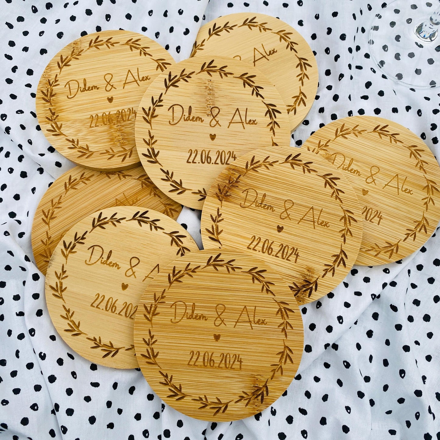 personalisierter Untersetzer aus Bambus | individuelles Geschenk zur Hochzeit oder zum Geburtstag | Untersetzer für Unternehmen