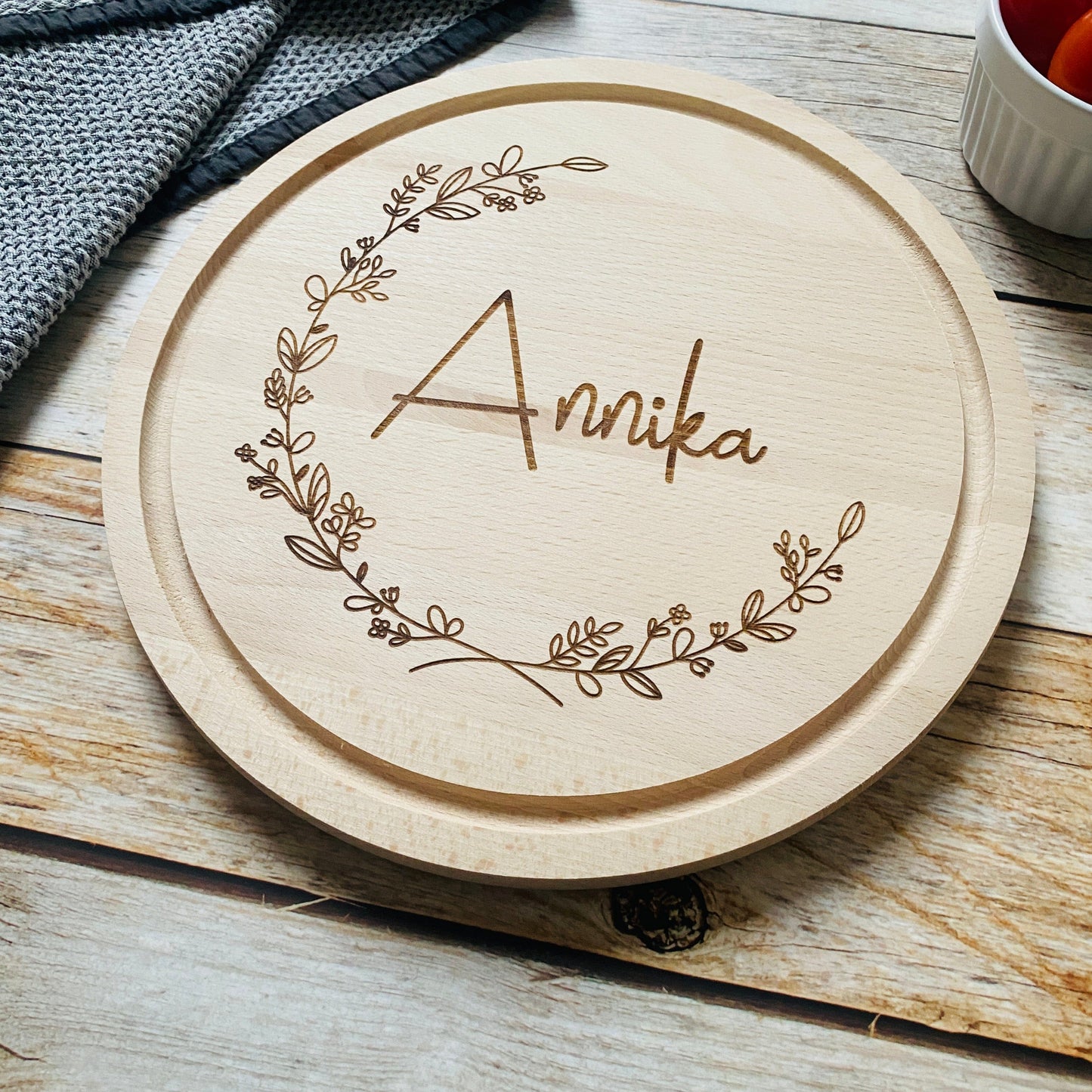 Schneidebrett mit Gravur | personalisiertes Brotbrett | Holzbrett mit Namensgravur | Geschenk zur Hochzeit | individuelles Küchenbrett