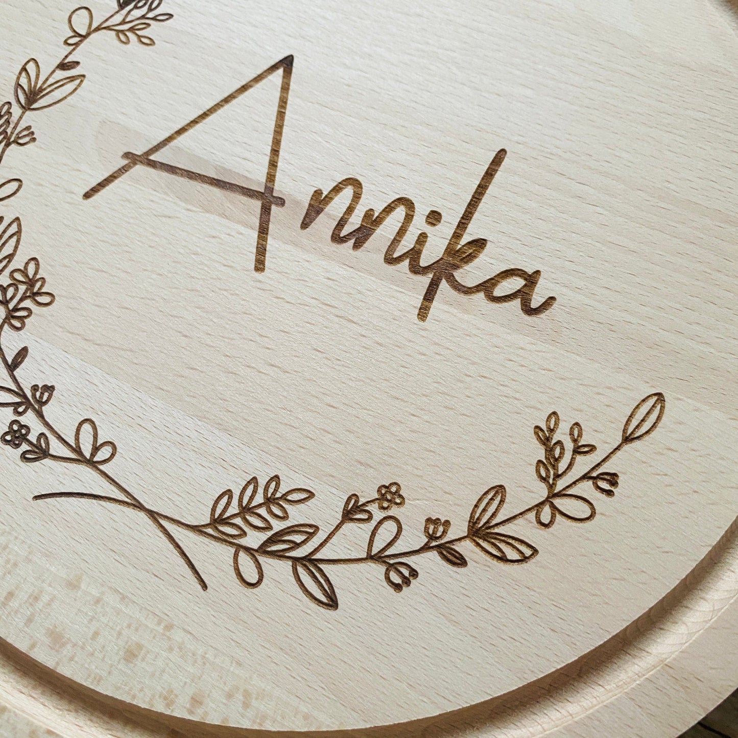 Schneidebrett mit Gravur | personalisiertes Brotbrett | Holzbrett mit Namensgravur | Geschenk zur Hochzeit | individuelles Küchenbrett
