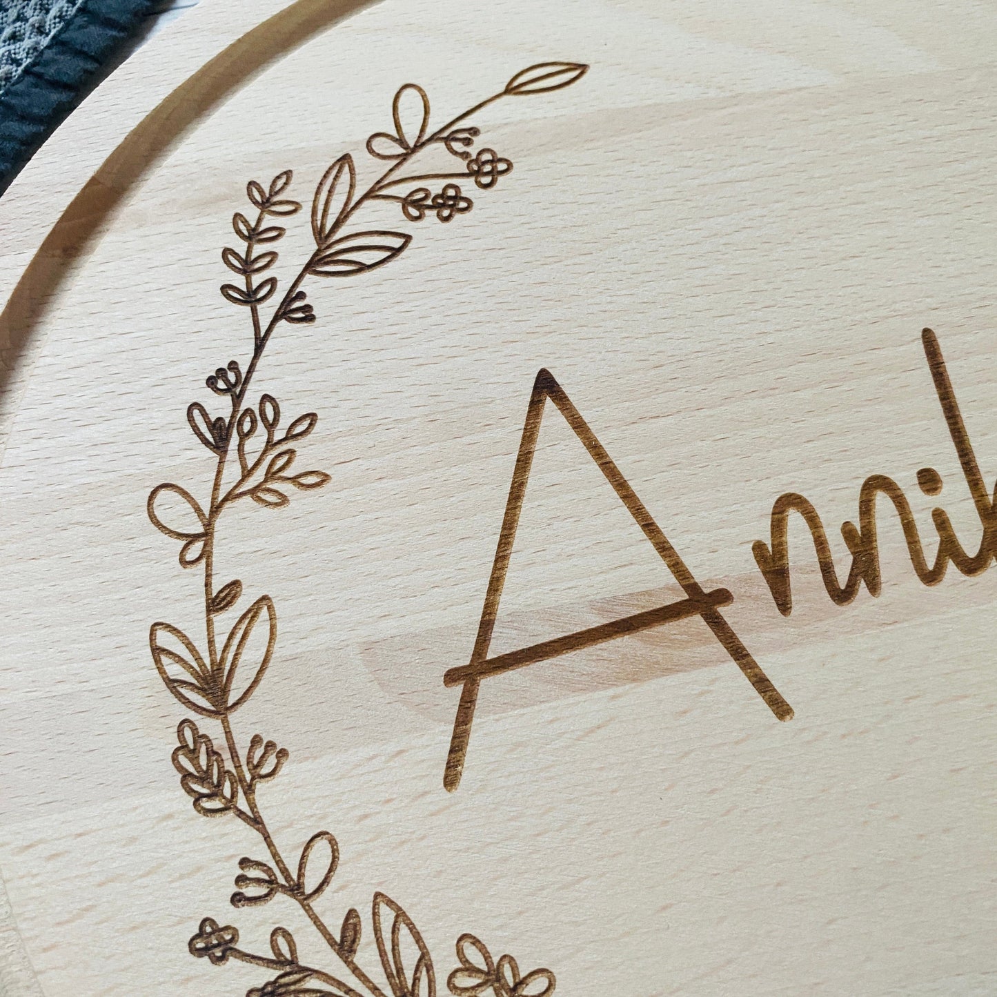 Schneidebrett mit Gravur | personalisiertes Brotbrett | Holzbrett mit Namensgravur | Geschenk zur Hochzeit | individuelles Küchenbrett