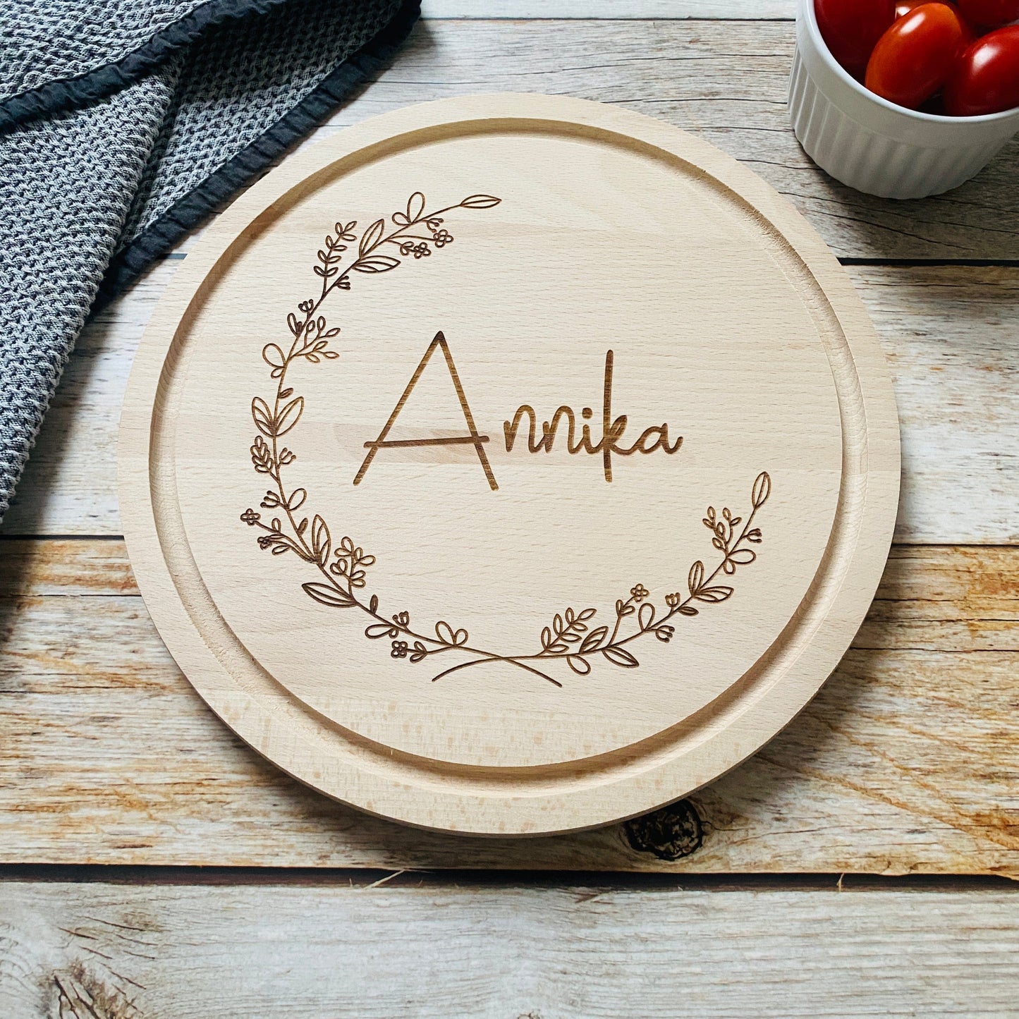 Schneidebrett mit Gravur | personalisiertes Brotbrett | Holzbrett mit Namensgravur | Geschenk zur Hochzeit | individuelles Küchenbrett