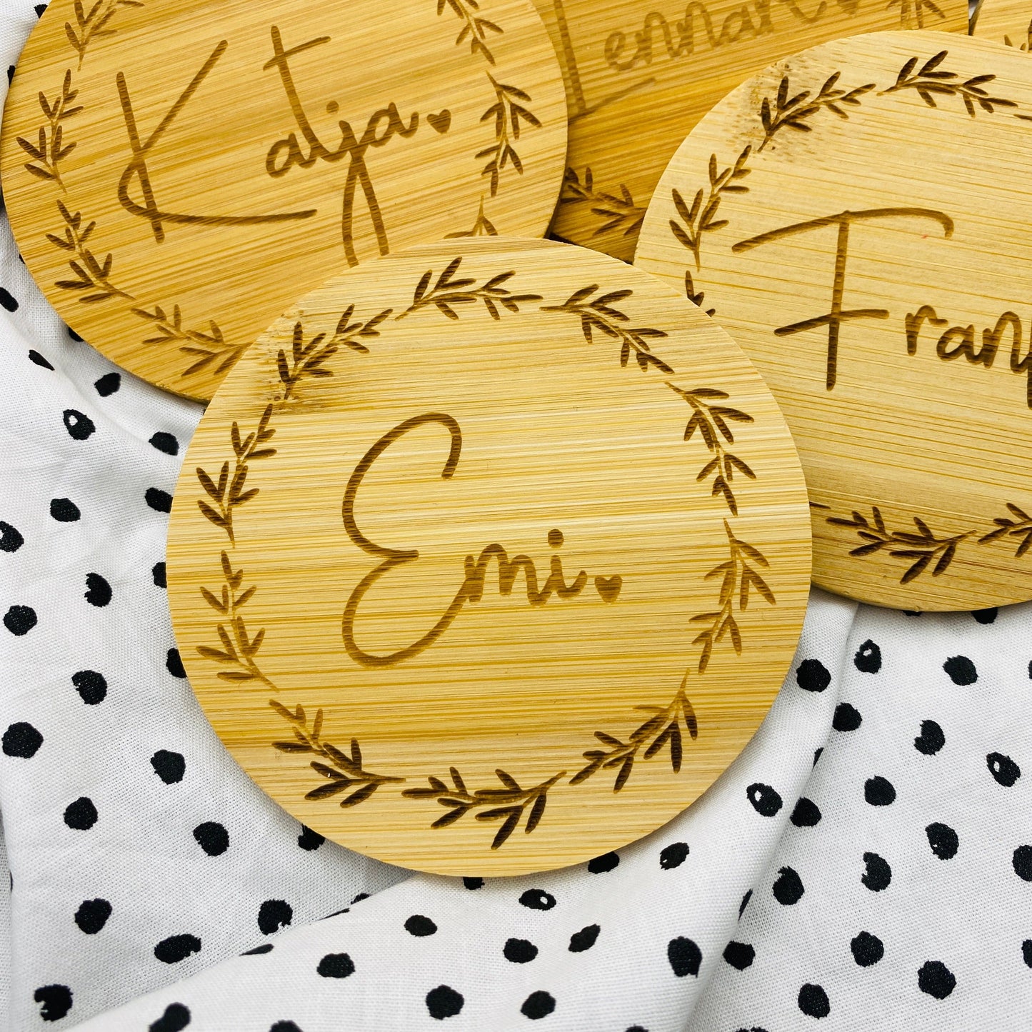 personalisierter Untersetzer aus Bambus | individuelles Geschenk zur Hochzeit oder zum Geburtstag | Untersetzer für Unternehmen