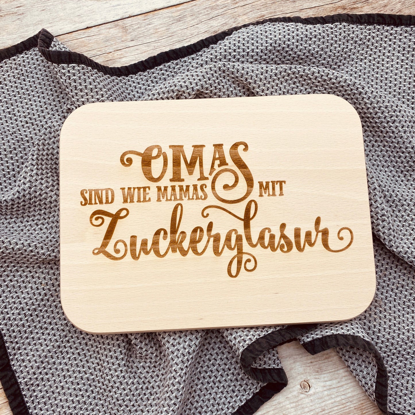 Küchenschneidebrett Oma | Familiengeschenk | Holzbrett mit Gravur | Frühstücksbrettchen