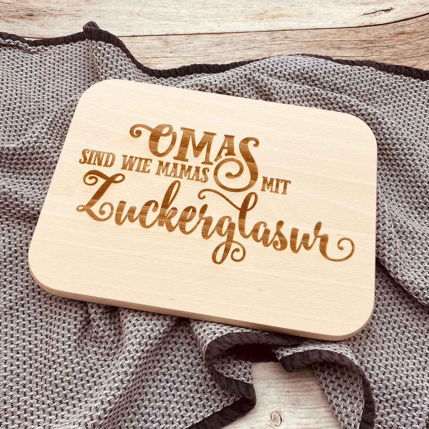 Küchenschneidebrett Oma | Familiengeschenk | Holzbrett mit Gravur | Frühstücksbrettchen