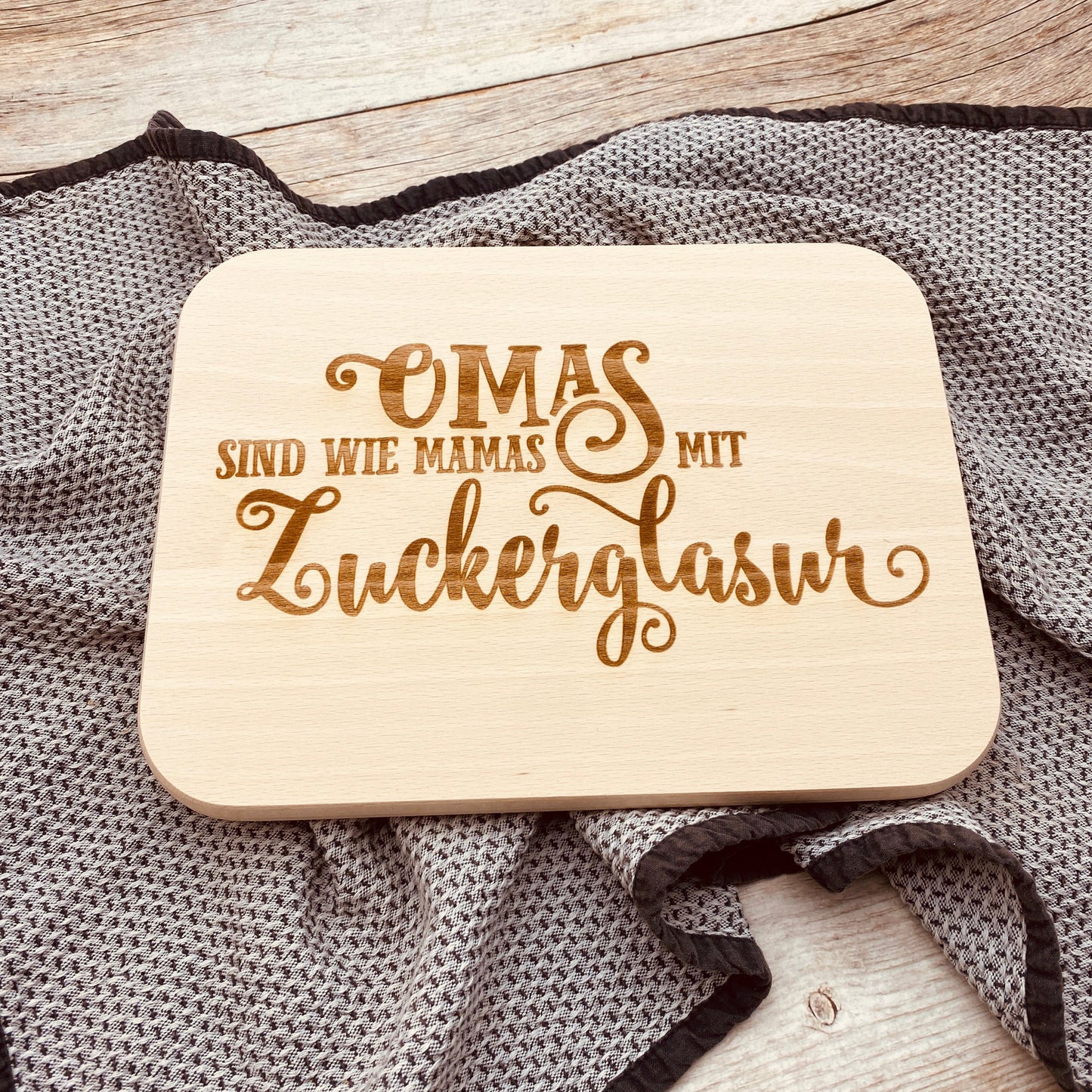 Küchenschneidebrett Oma | Familiengeschenk | Holzbrett mit Gravur | Frühstücksbrettchen