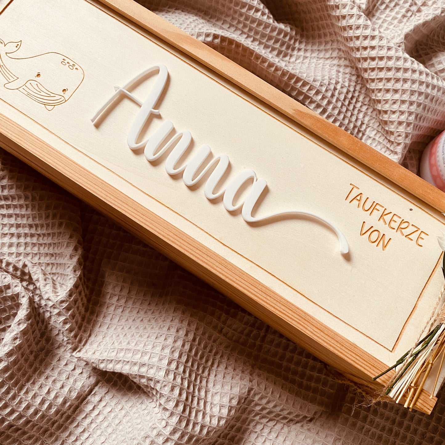 Personalisierte Aufbewahrungsbox für Taufkerzen – Individuelle Kerzenbox mit Namen für unvergessliche Erinnerungen