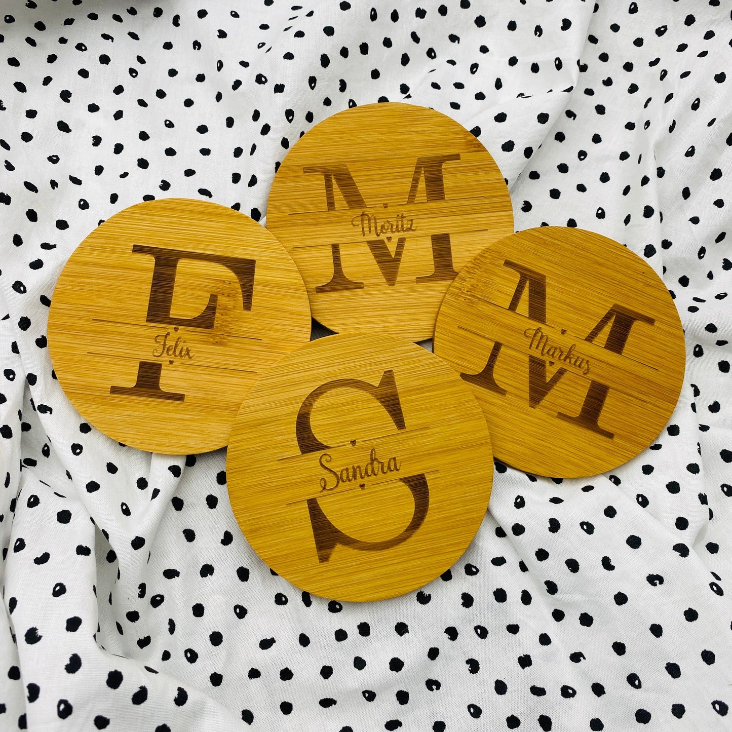 personalisierter Untersetzer aus Bambus | individuelles Geschenk zur Hochzeit oder zum Geburtstag | Untersetzer für Unternehmen
