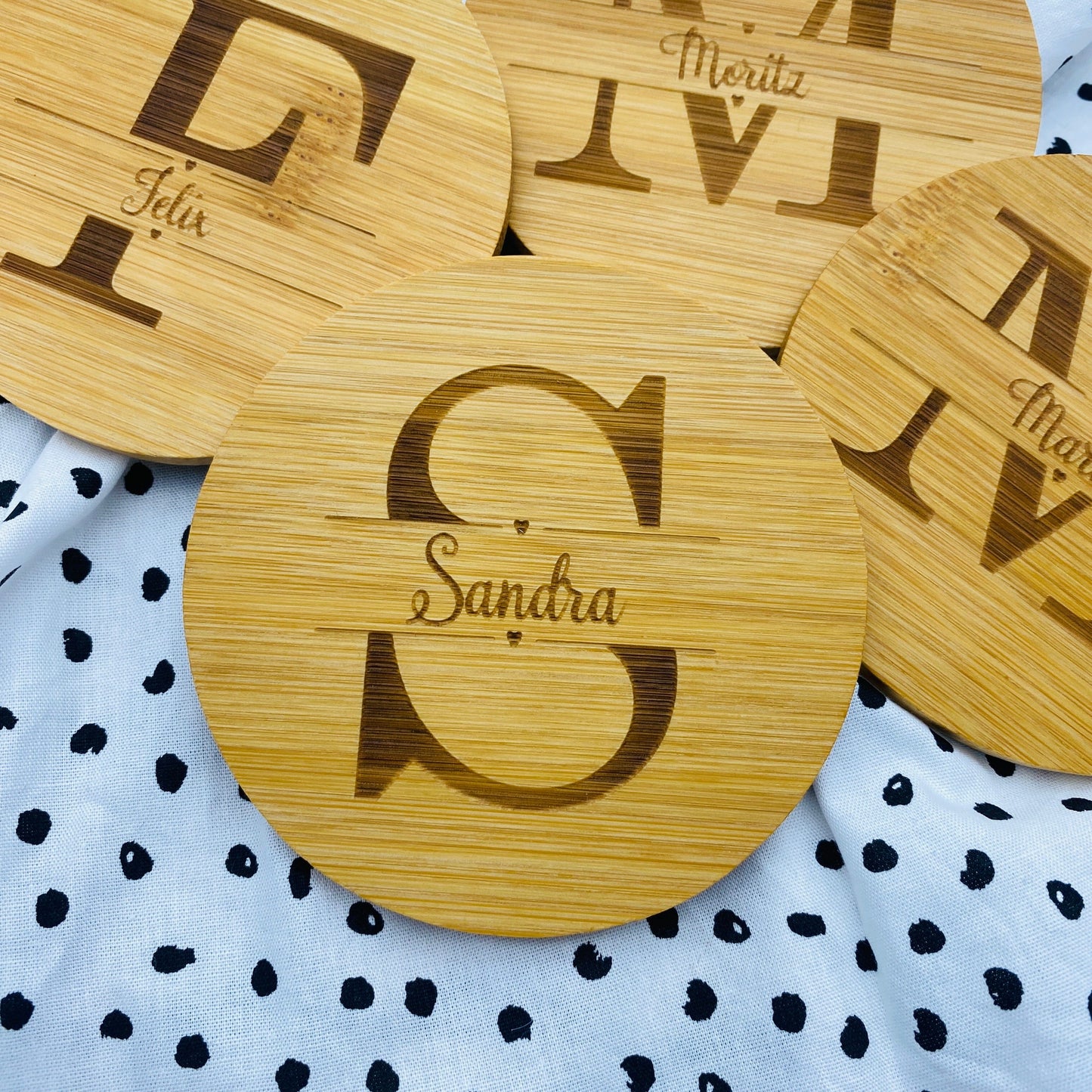 personalisierter Untersetzer aus Bambus | individuelles Geschenk zur Hochzeit oder zum Geburtstag | Untersetzer für Unternehmen