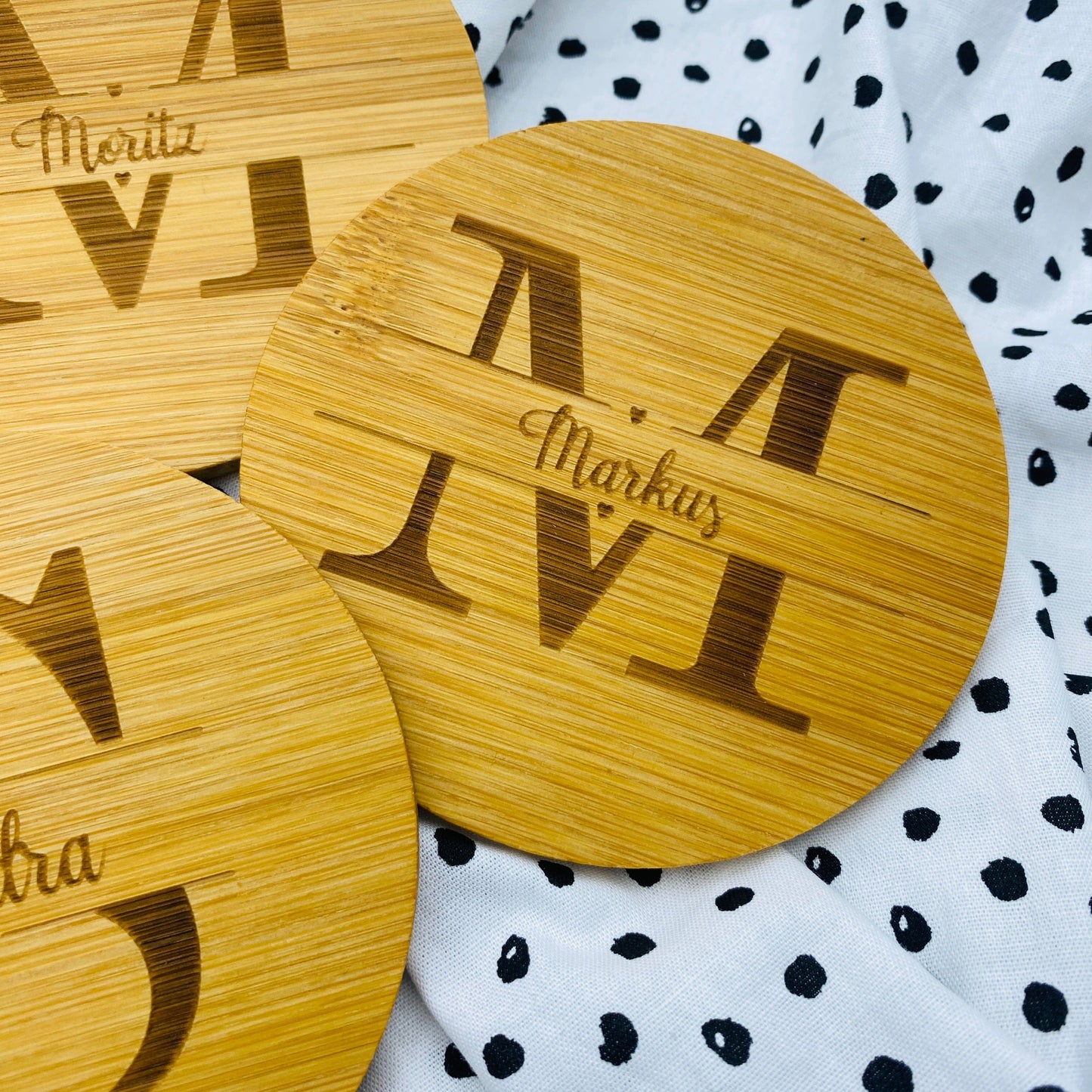 personalisierter Untersetzer aus Bambus | individuelles Geschenk zur Hochzeit oder zum Geburtstag | Untersetzer für Unternehmen
